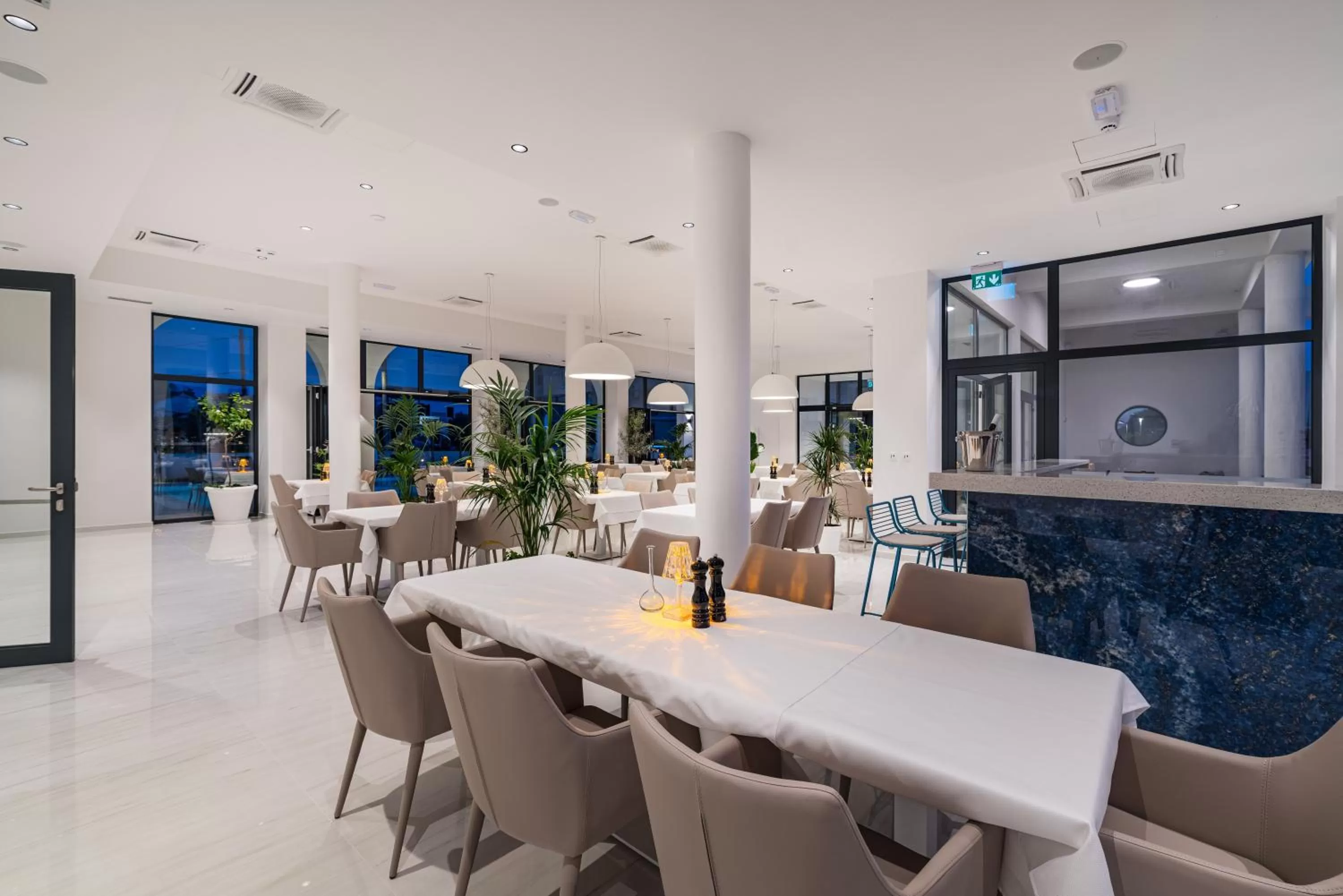 Restaurant/places to eat in Miramare Hotel