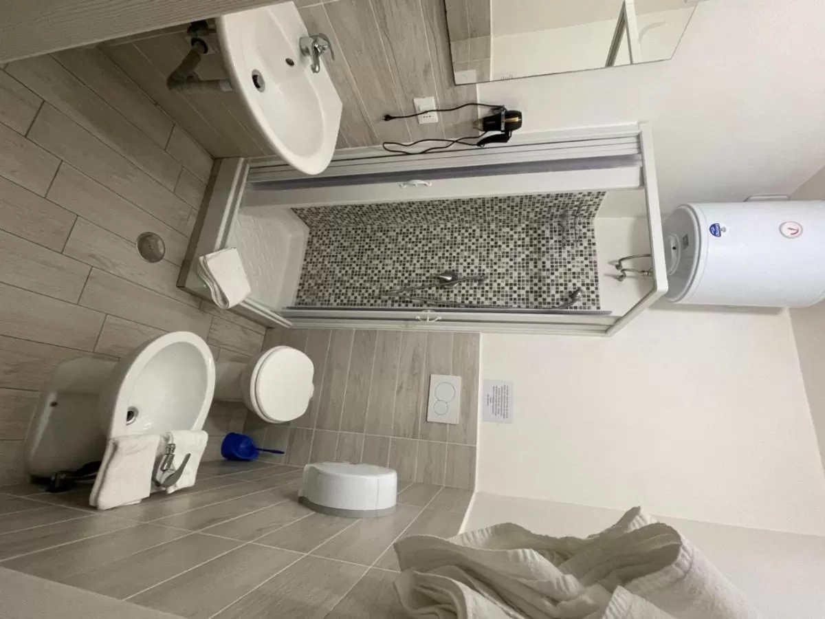 Bathroom in B&B metro B 10 passi dalla metro B