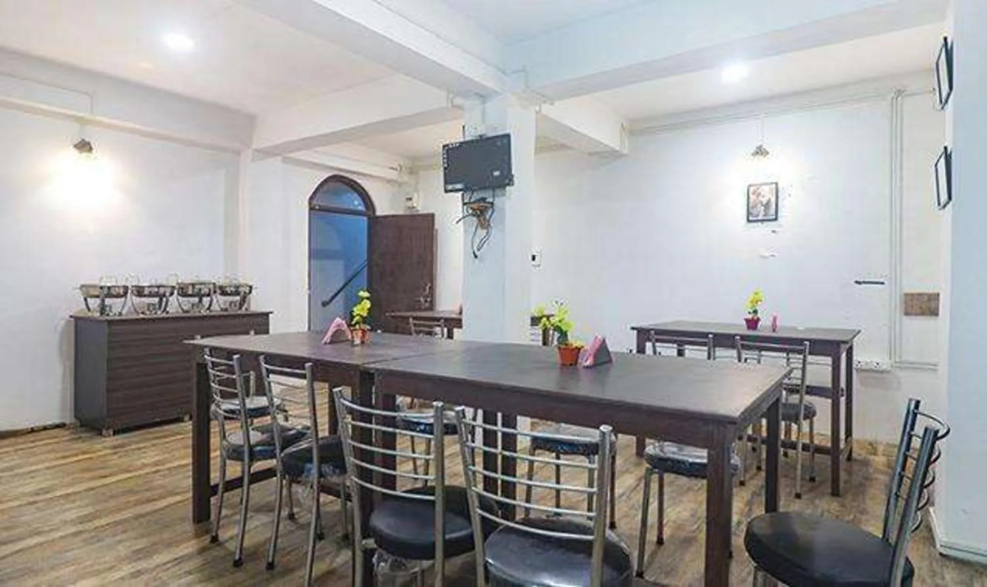 Dining area, Kitchen/Kitchenette in FabExpress Laxmi Niwas