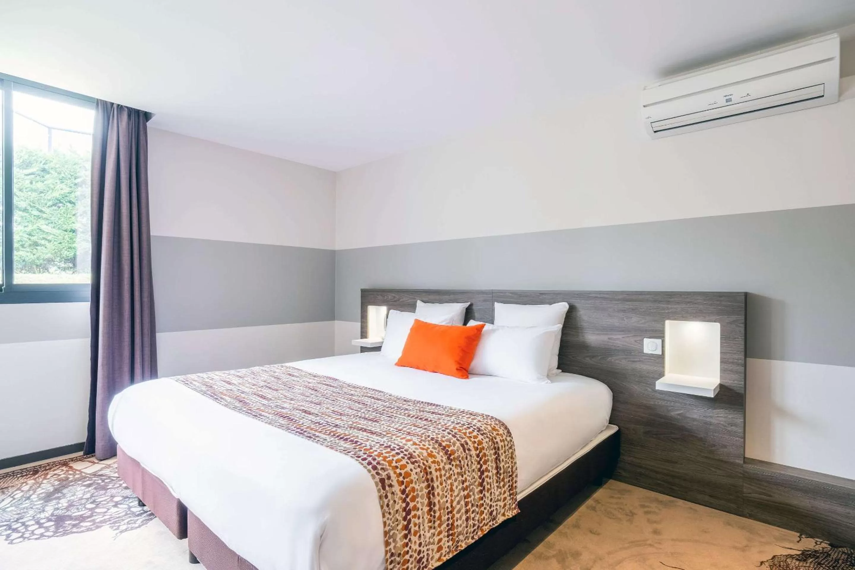 Photo of the whole room, Bed in Best Western Hôtel Agen Le Passage, Agen Sud