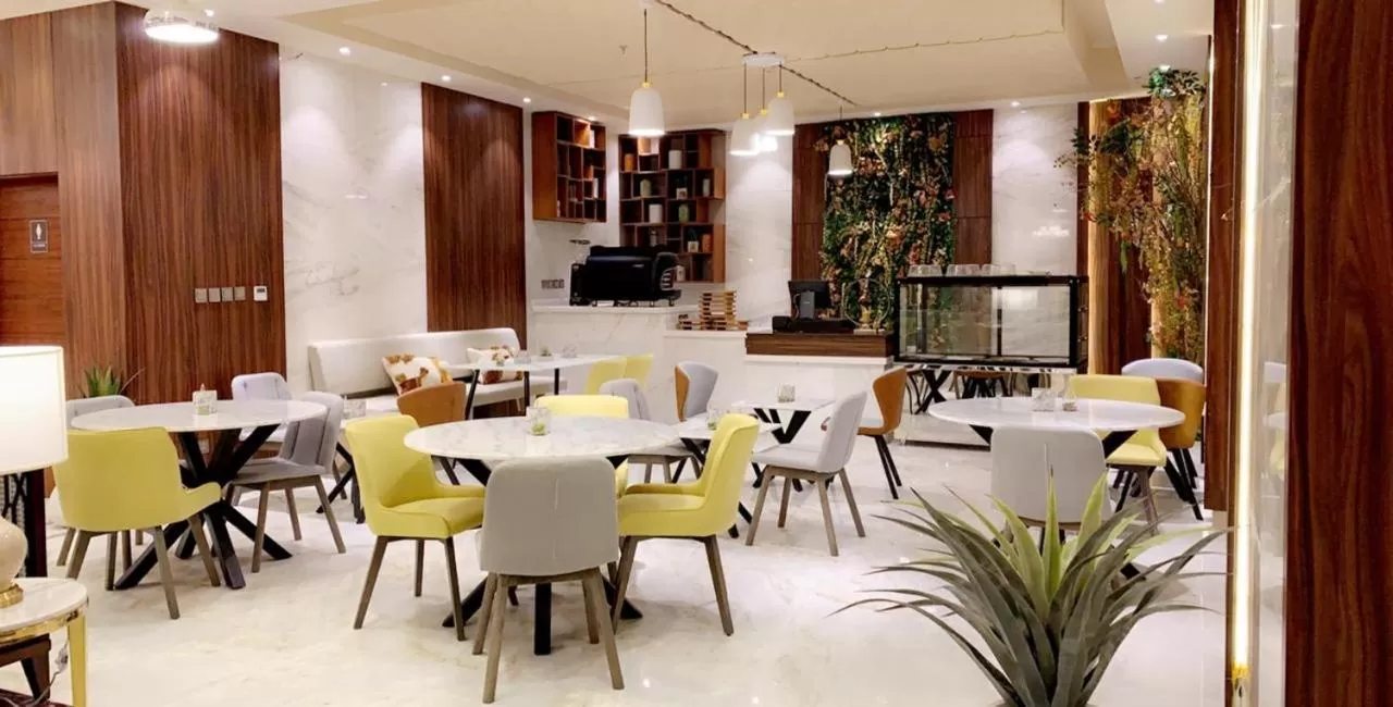 Restaurant/Places to Eat in Seasons Park Hotel