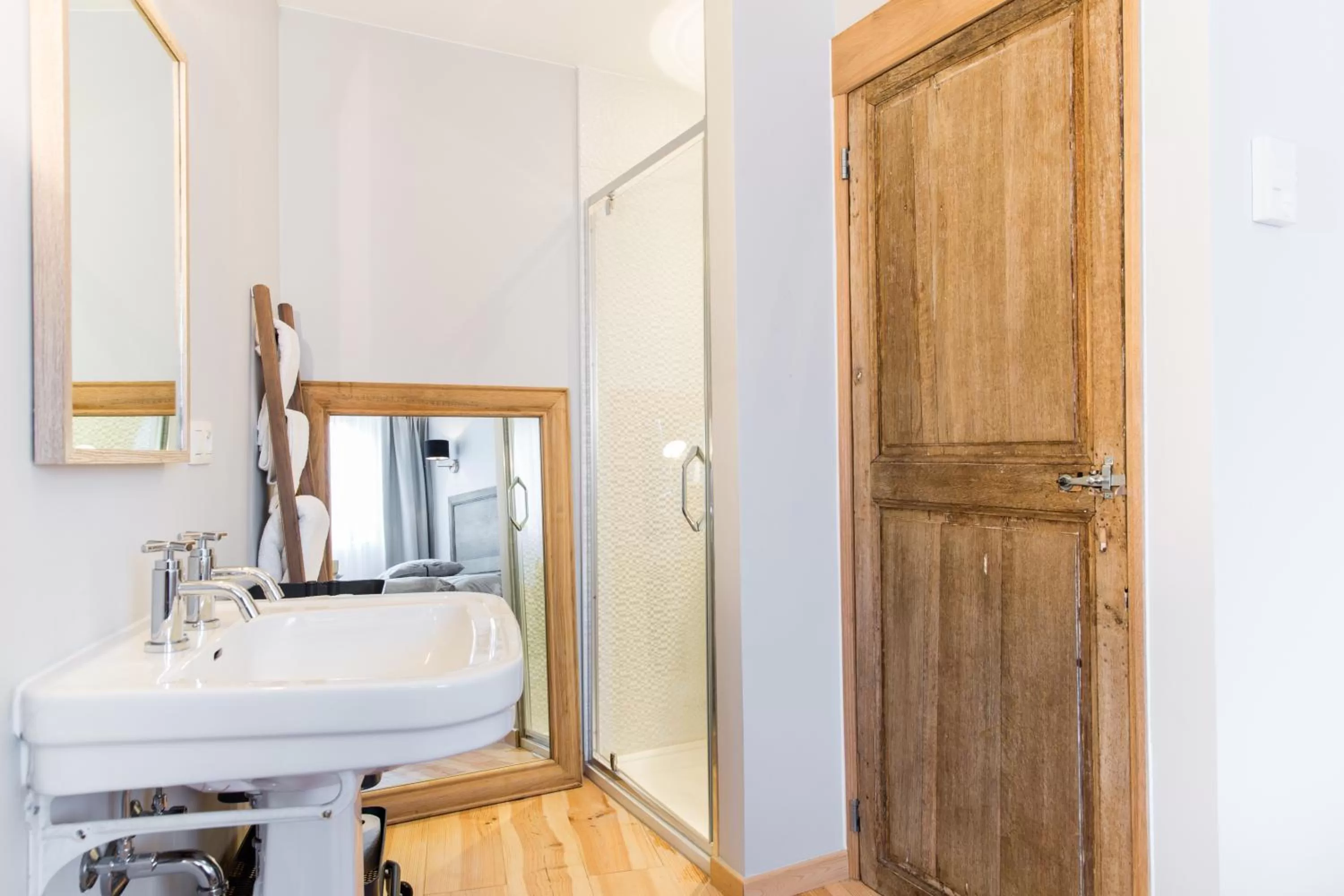 Photo of the whole room in BnB City