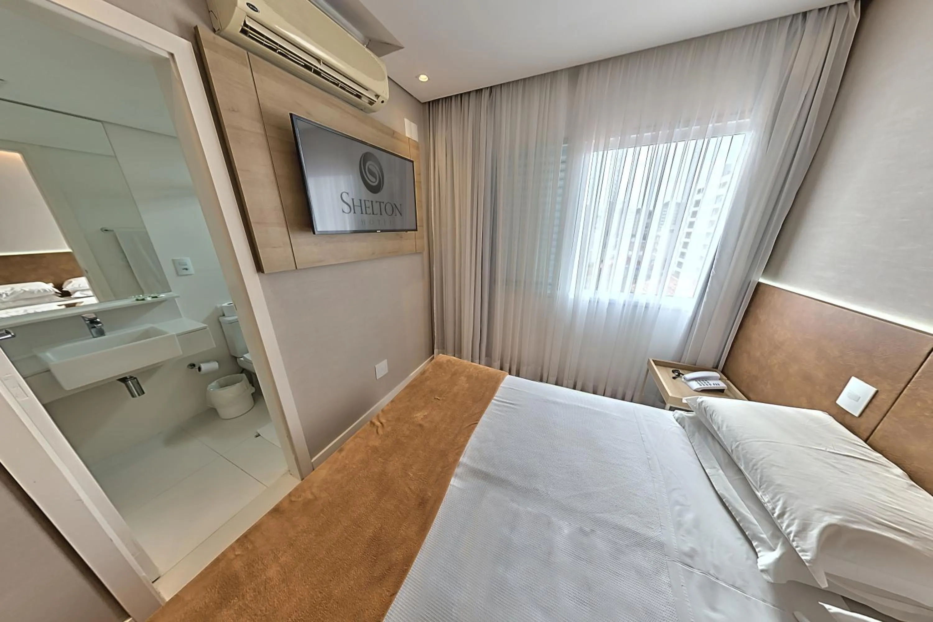 Bed in Hotel Shelton