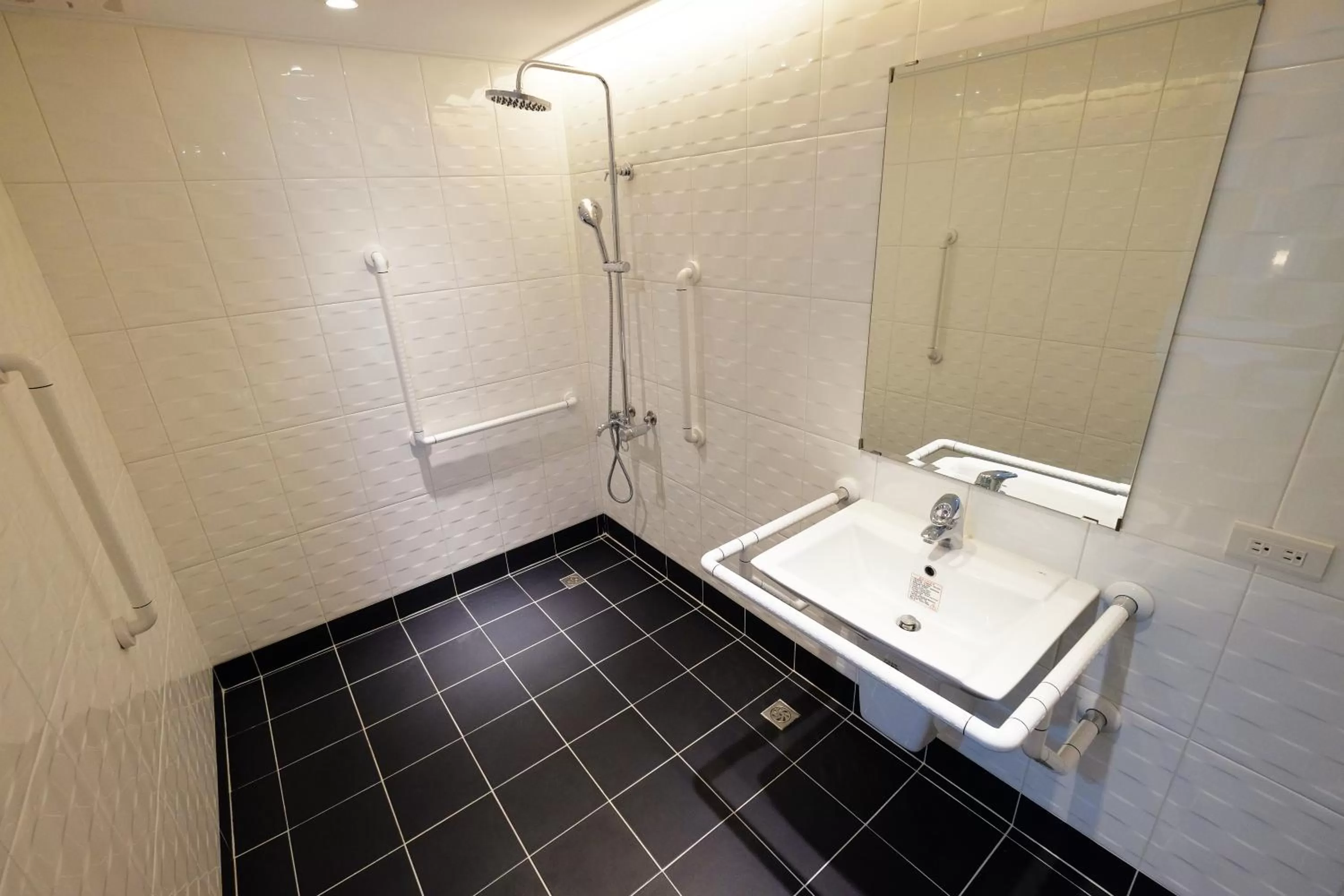 Bathroom in Dynasty Hotel