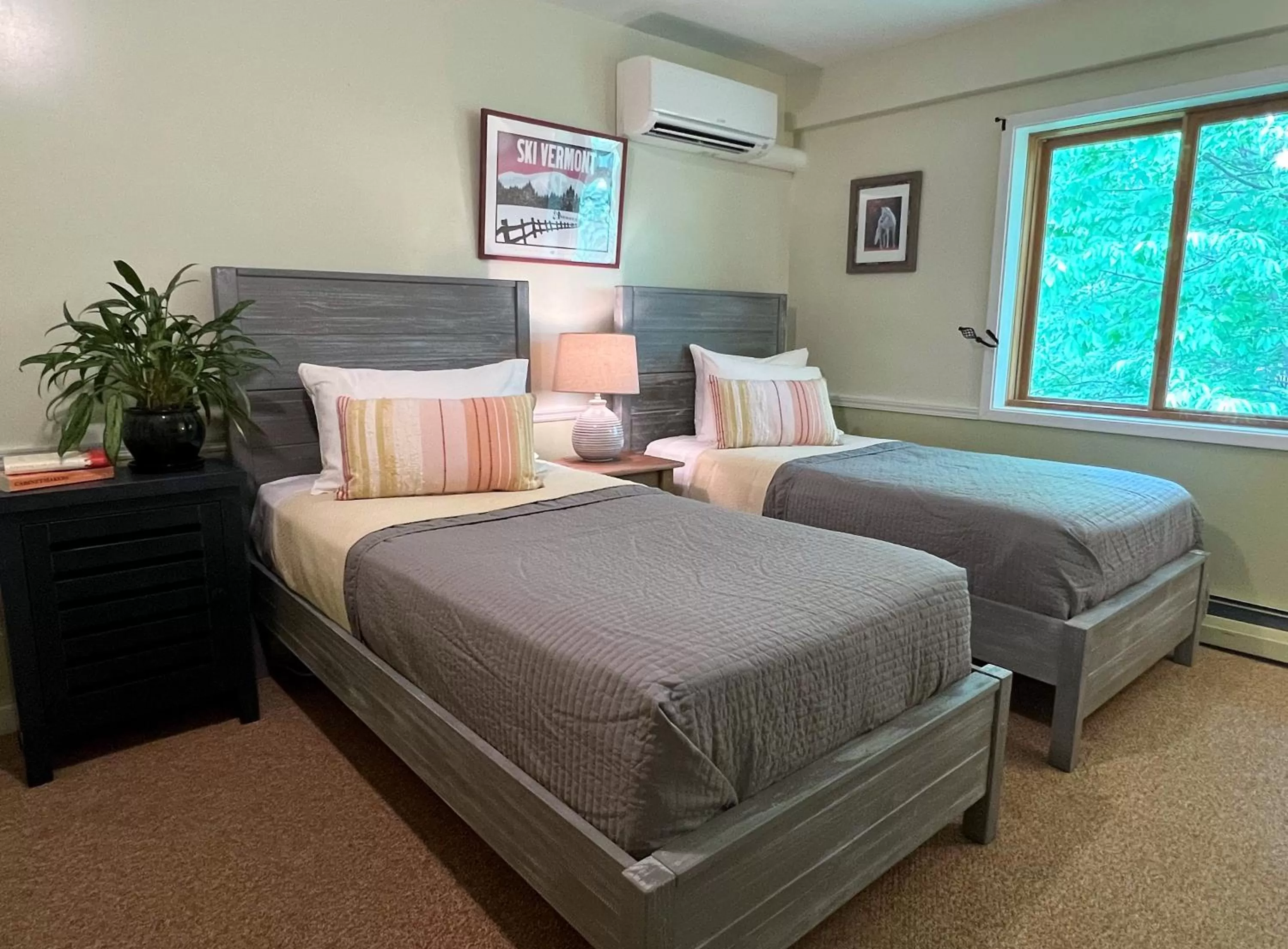 Bedroom, Bed in White Horse Lodge