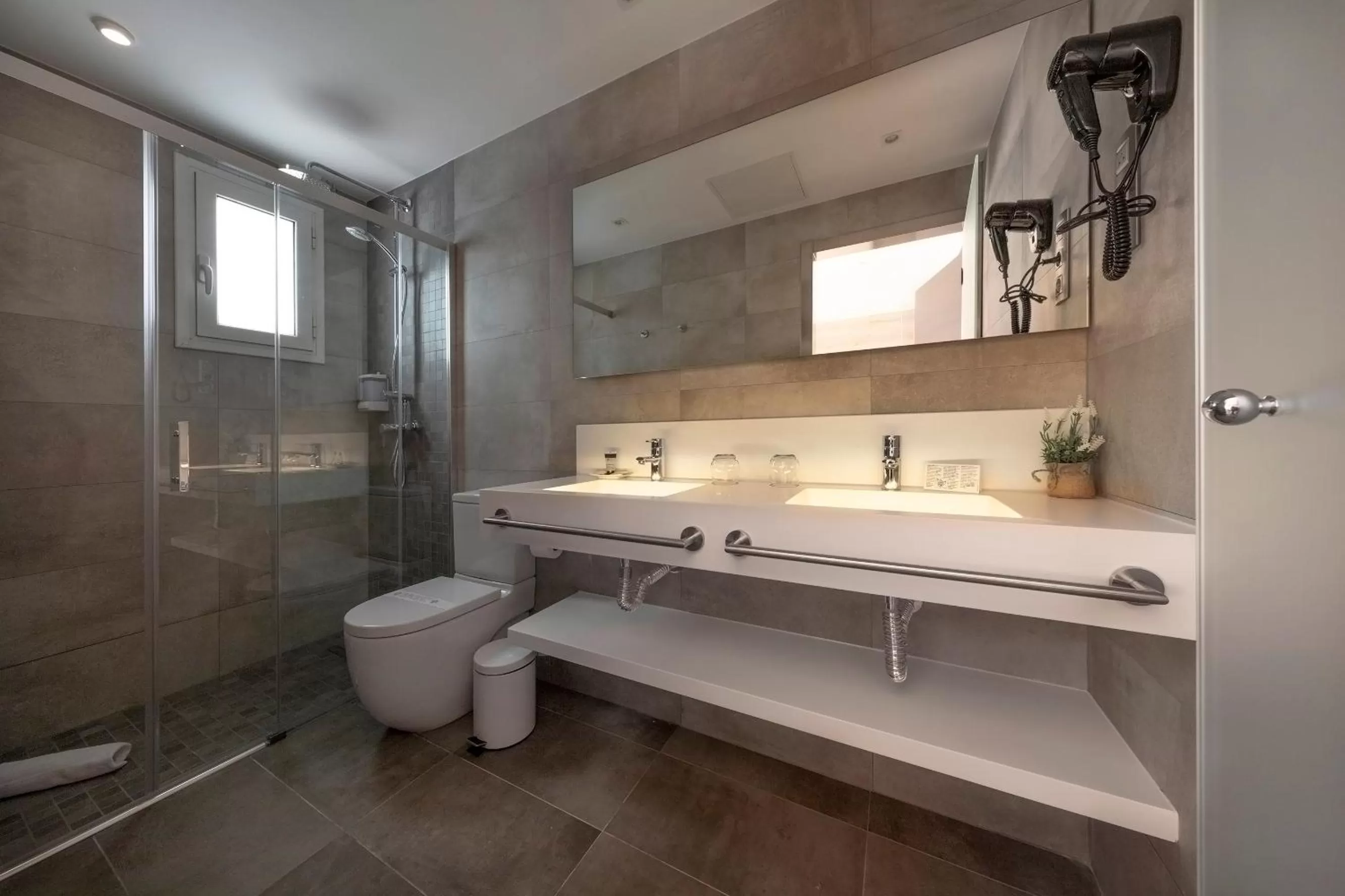 Bathroom in Hotel Oasis