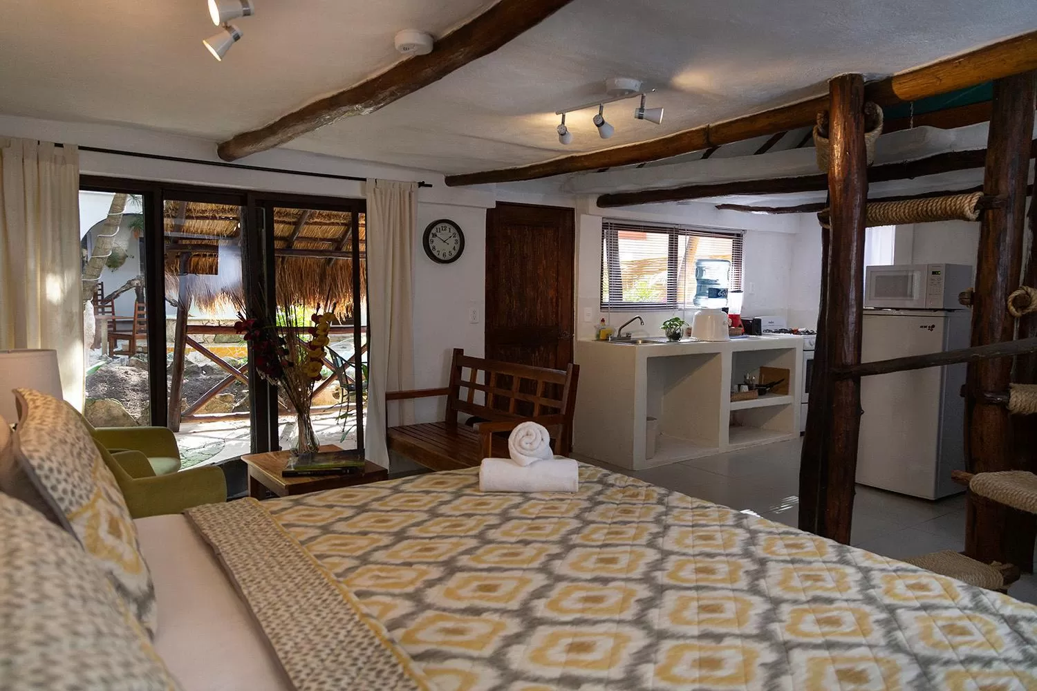 Bed in Hotel Amar Inn