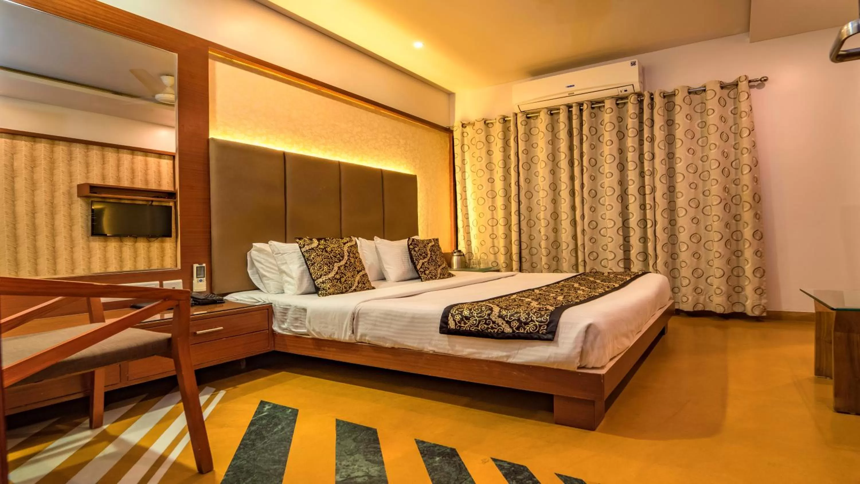 Bedroom, Bed in Uddhav Vilas A Family Hotel