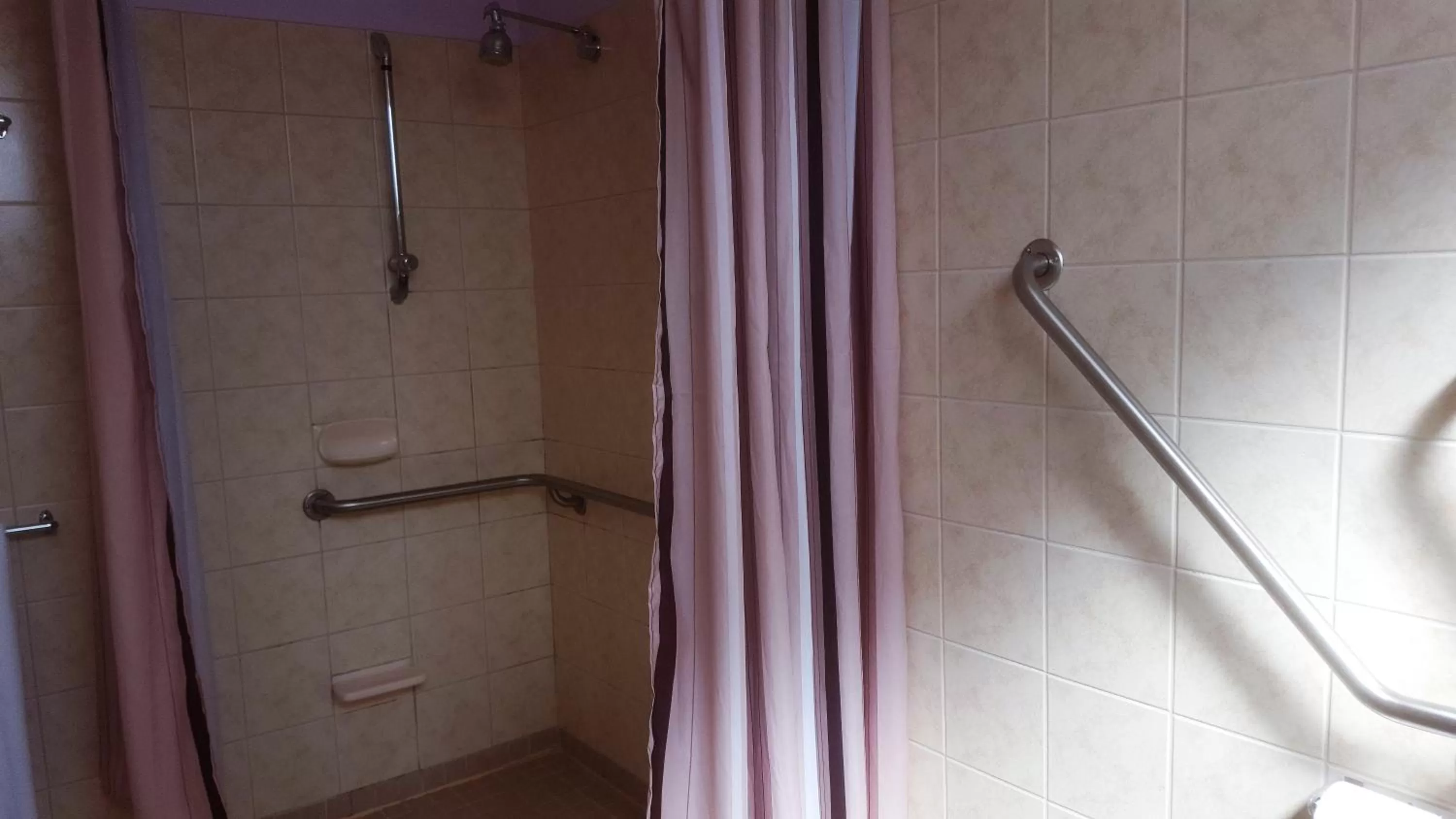 Bathroom in Clunes Motel