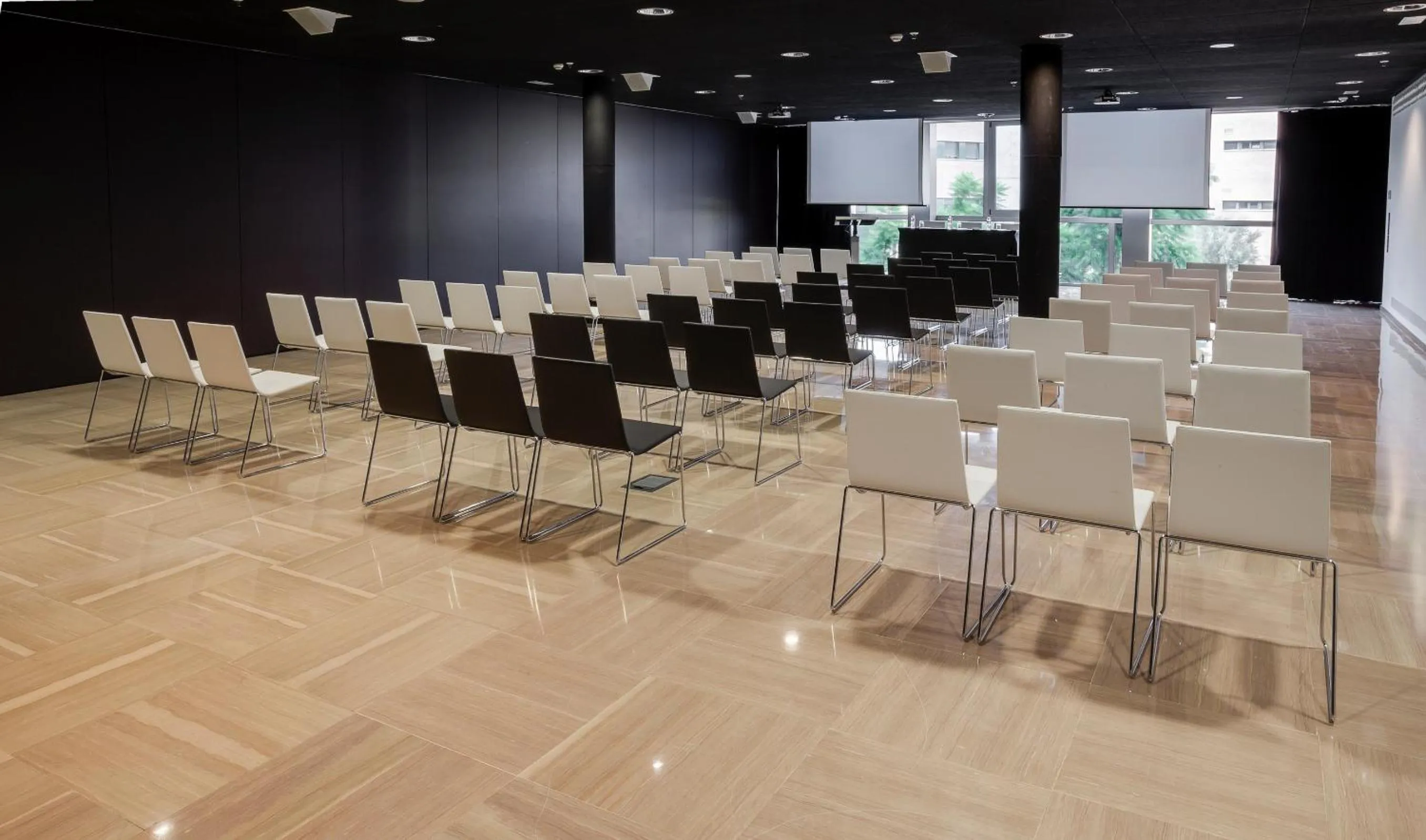 Business facilities in Barceló Valencia