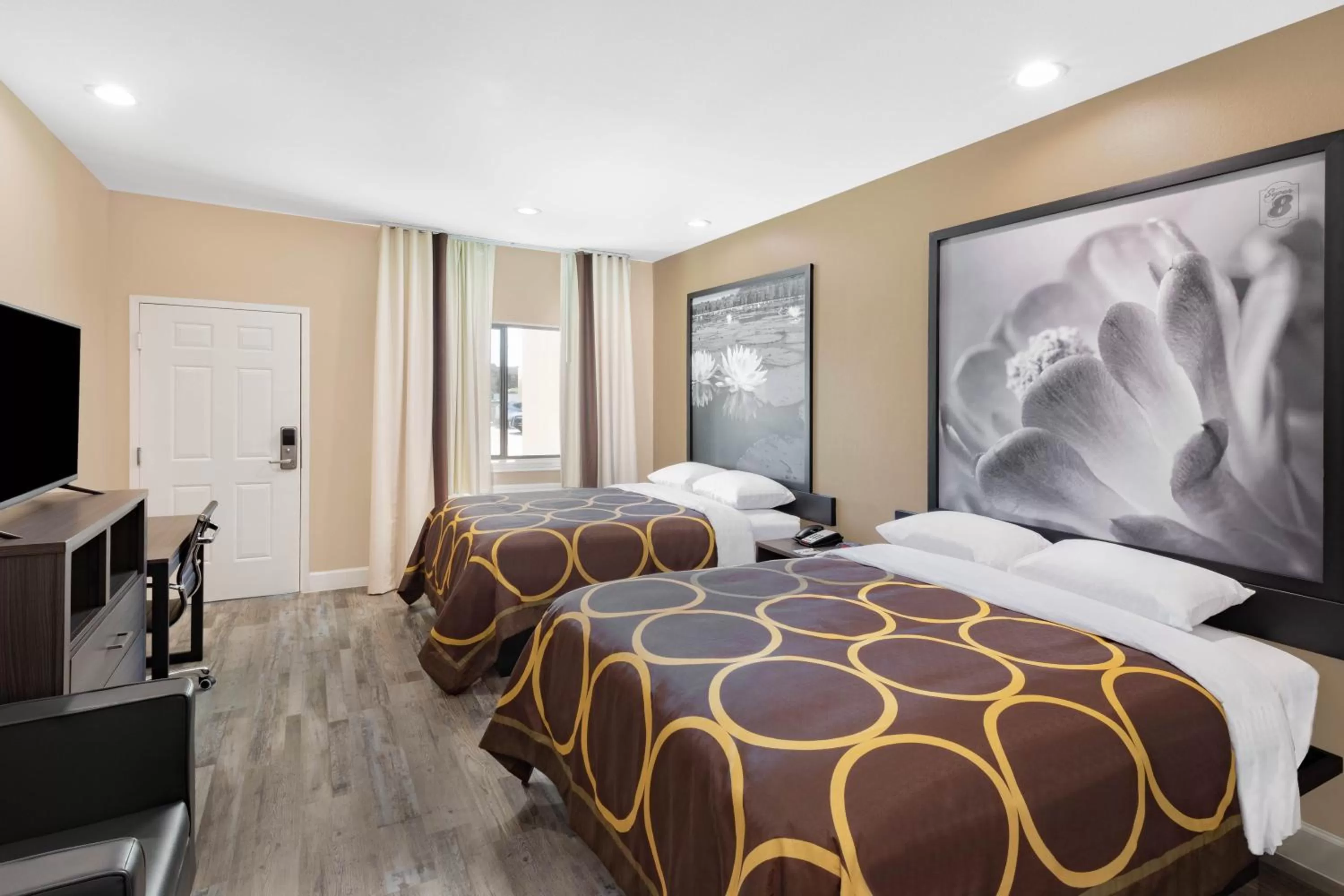 Bedroom, Bed in Super 8 by Wyndham Houston NW Beltway 8-West Rd