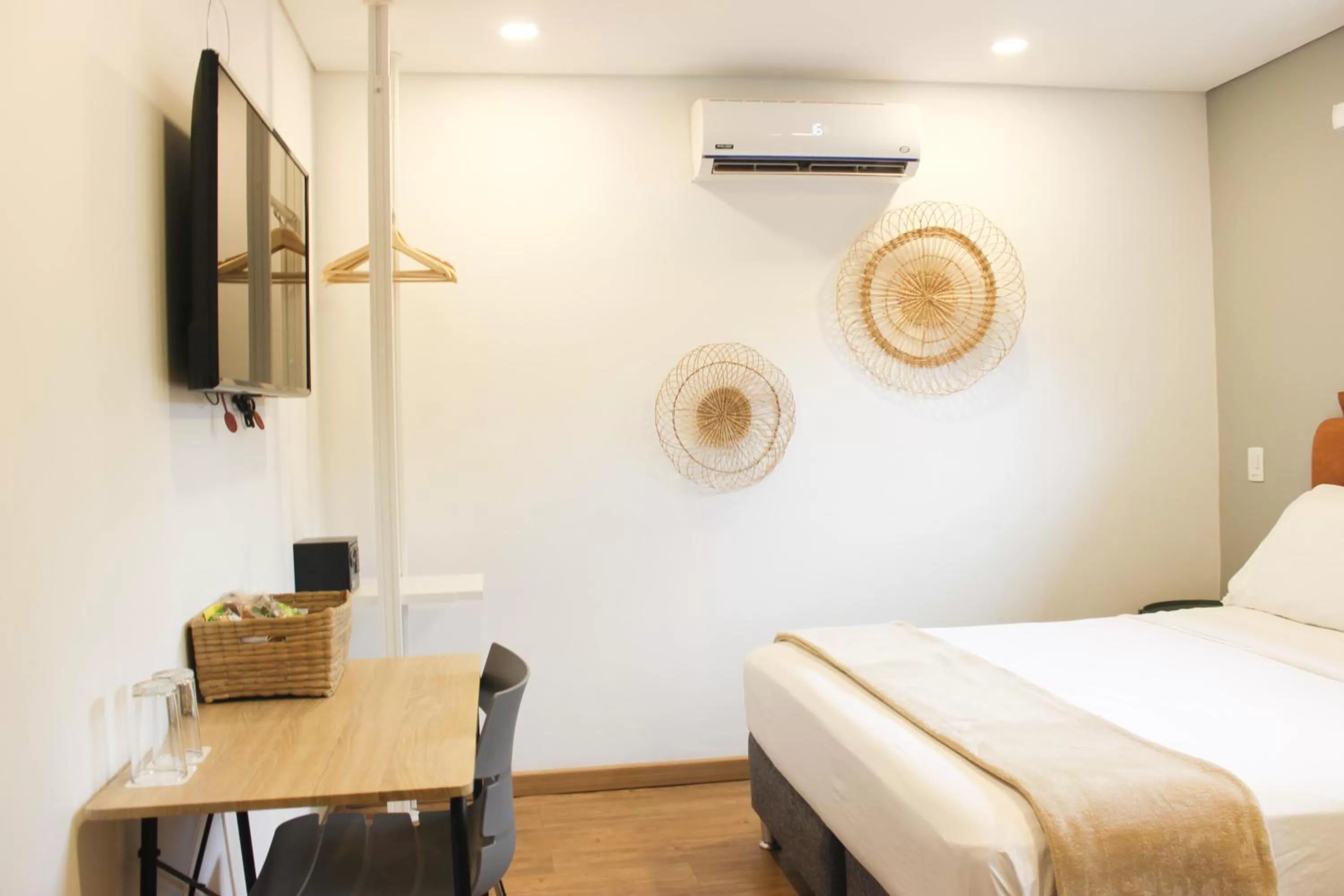 View (from property/room), Bed in 574 Hotel