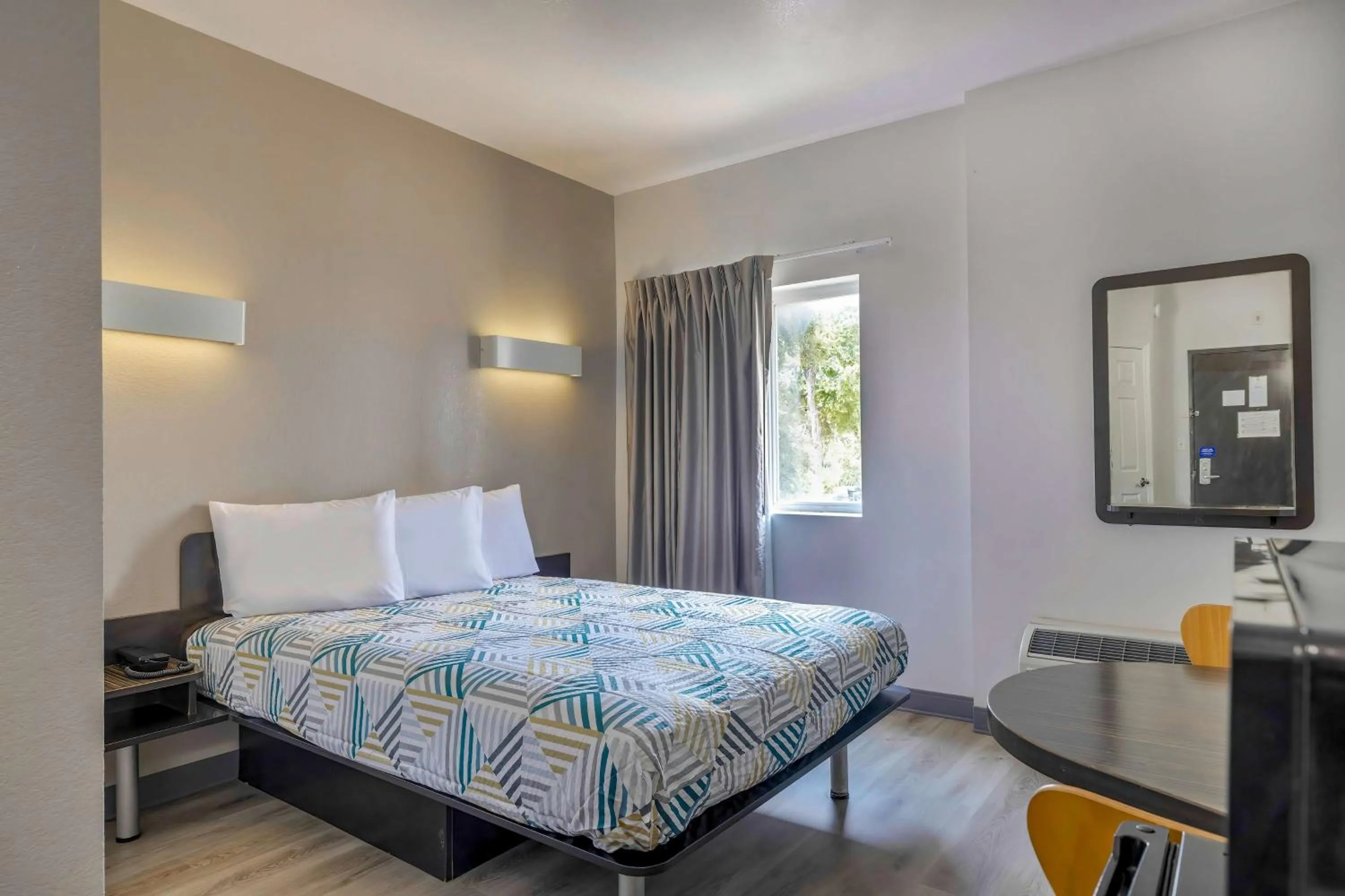 Bedroom, Bed in Motel 6-Cedar Park, TX