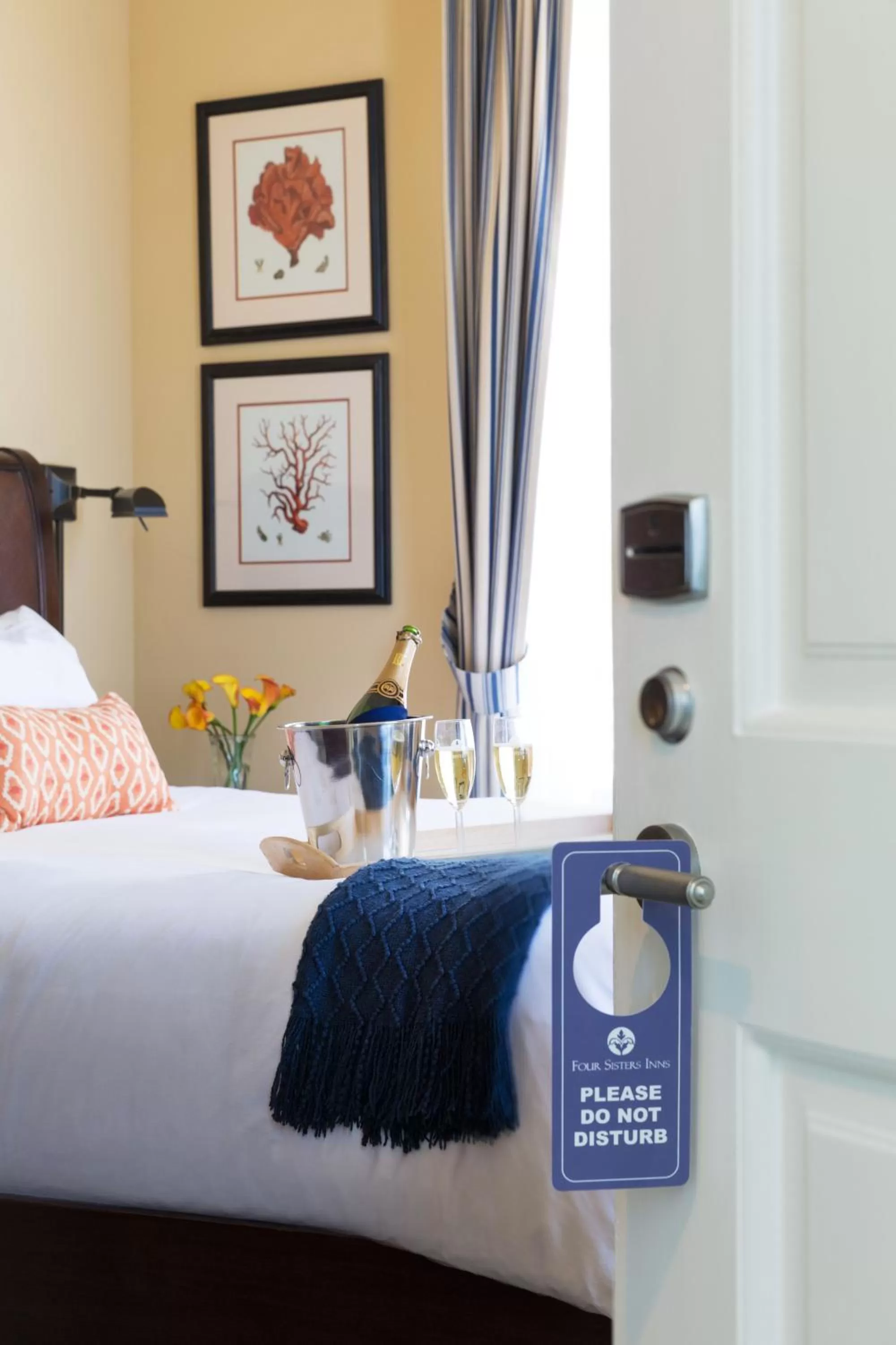 Bed in West Cliff Inn, A Four Sisters Inn