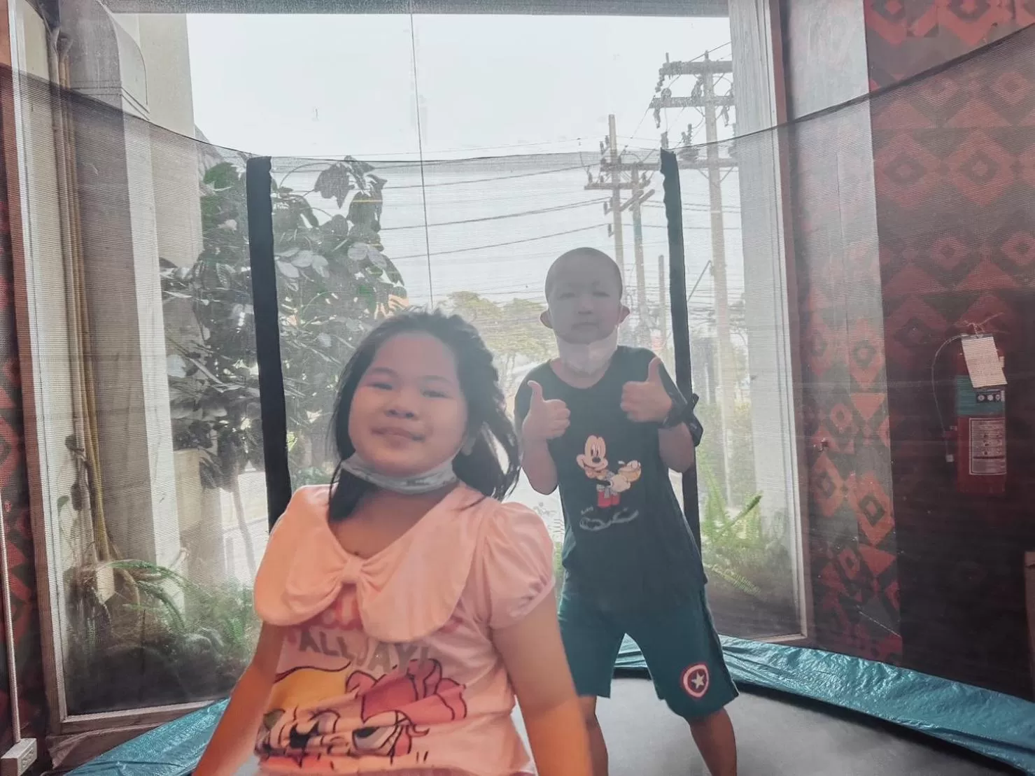 People in Hotel De Khuvieng