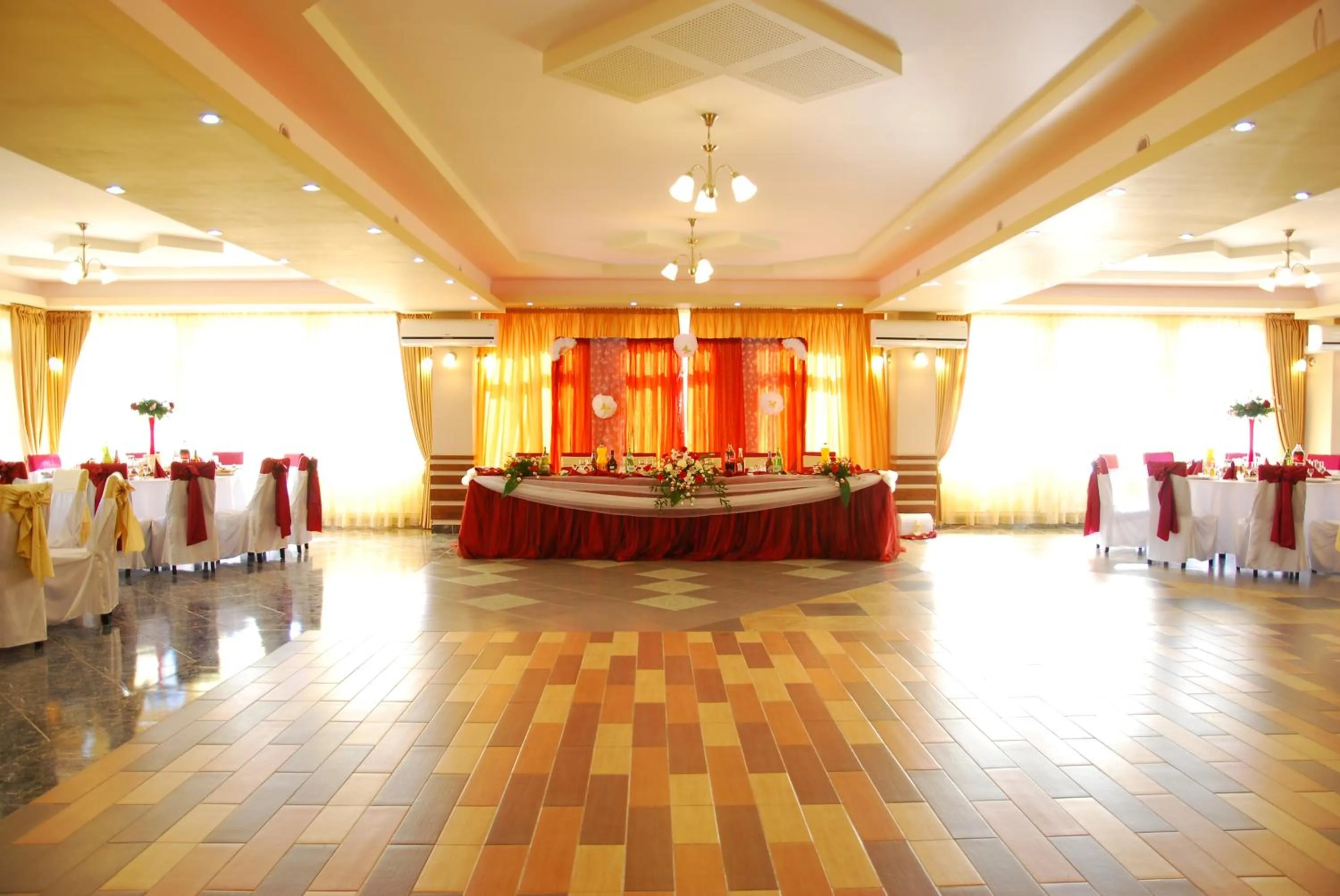 Restaurant/places to eat in Hotel Seneca