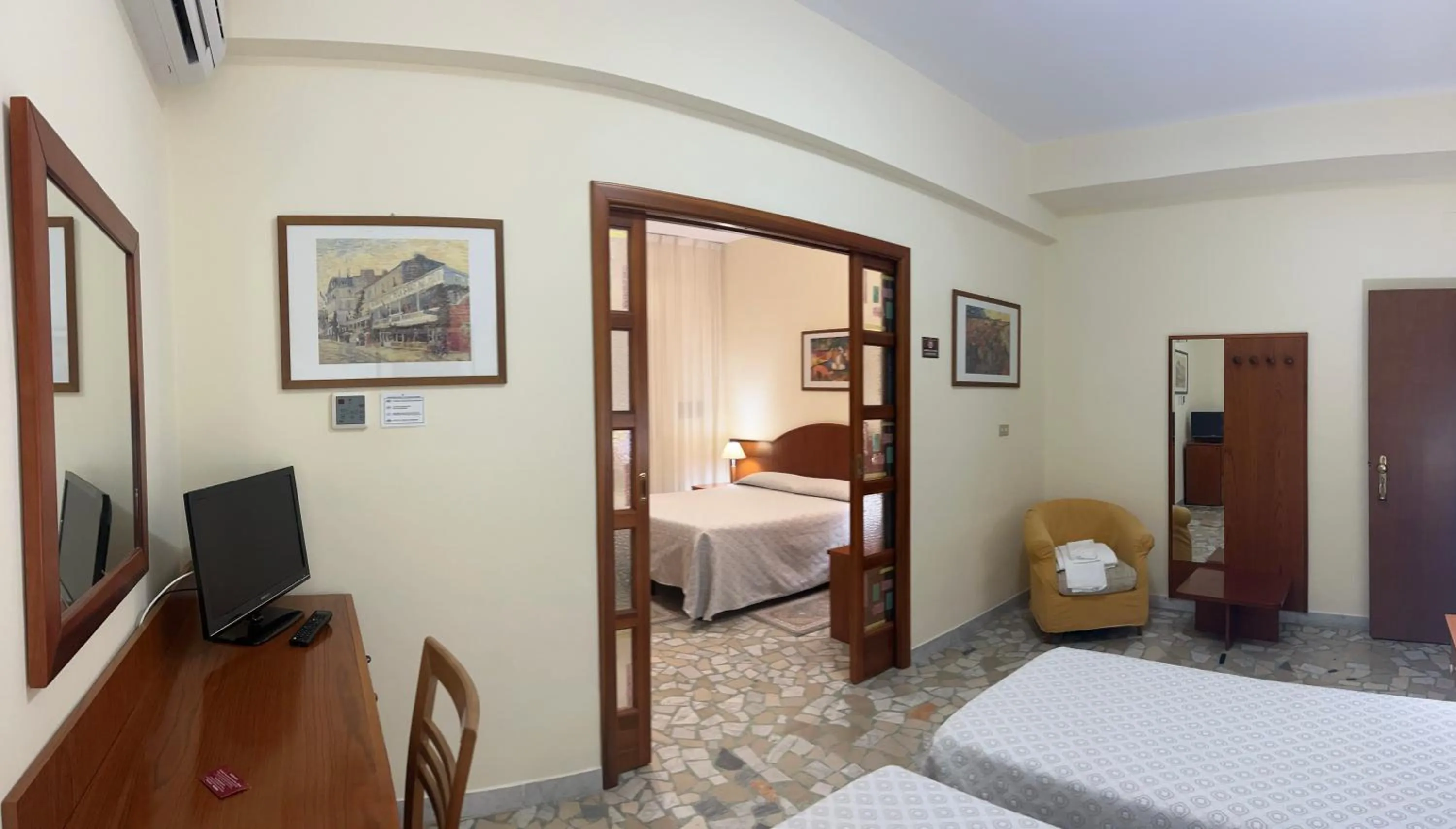 TV and multimedia, Bed in Il Nocchiero City Hotel