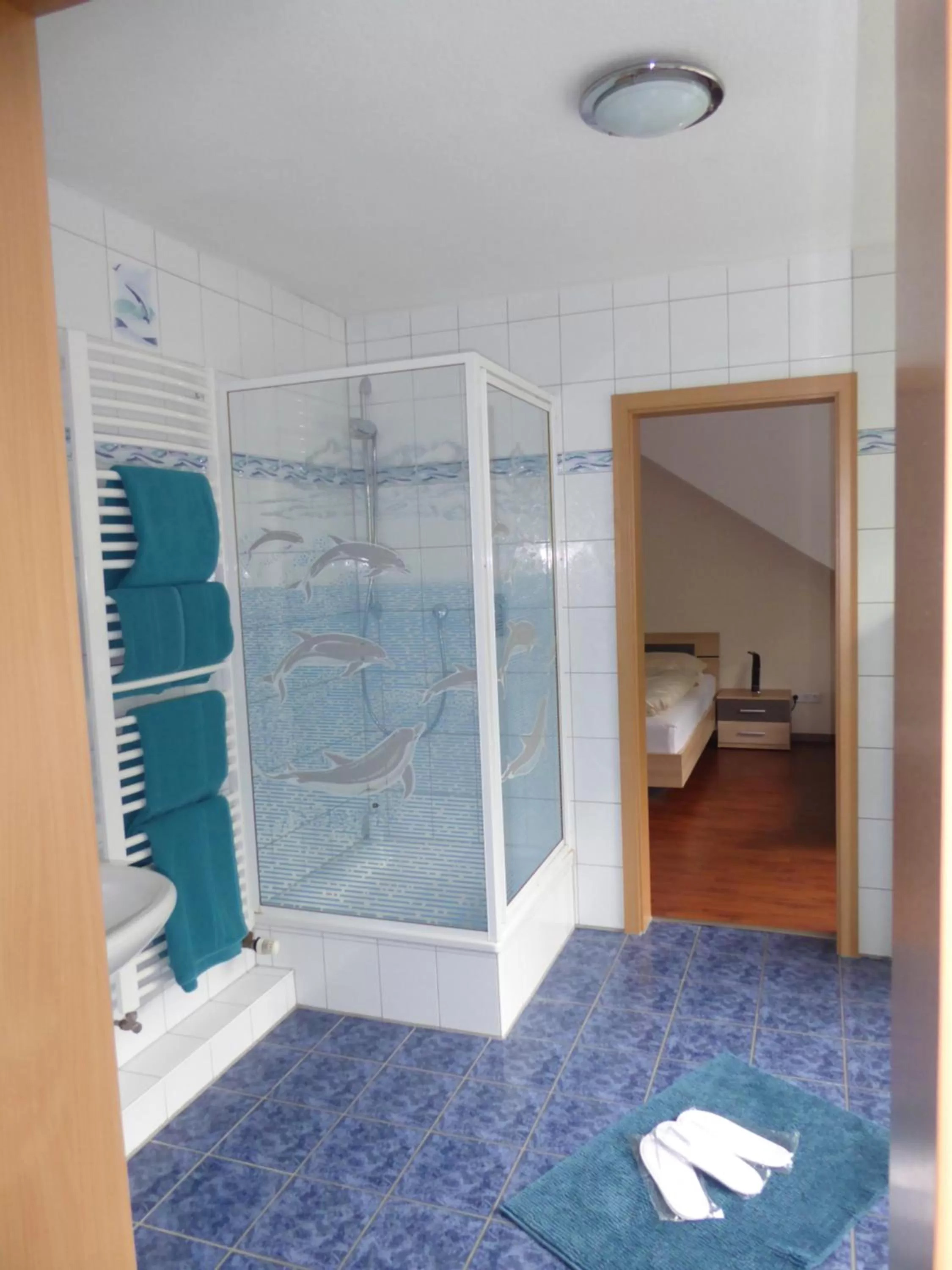 Shower, Bed in Hotel Am Sportpark