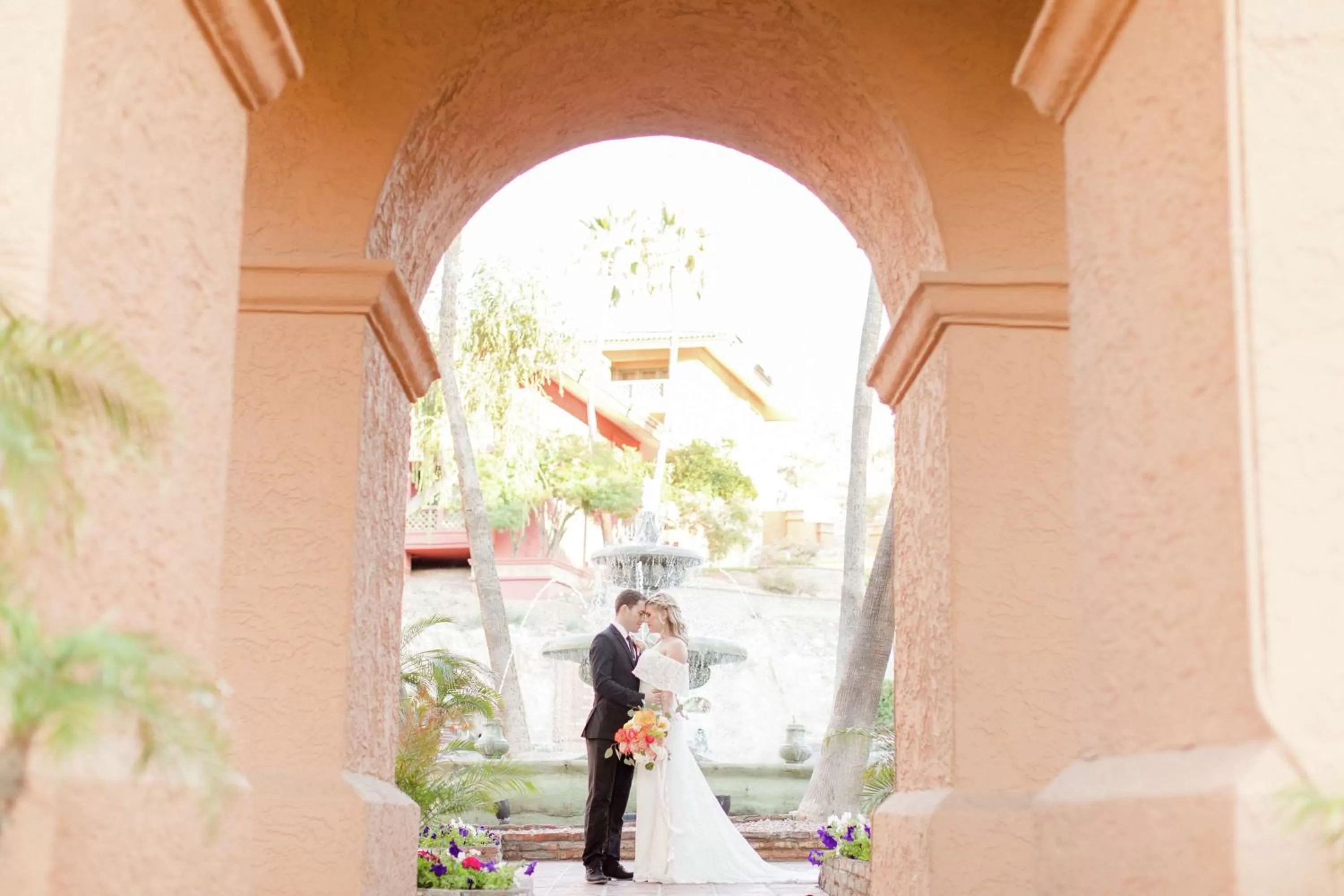 Inner courtyard view in Hilton Phoenix Tapatio Cliffs Resort