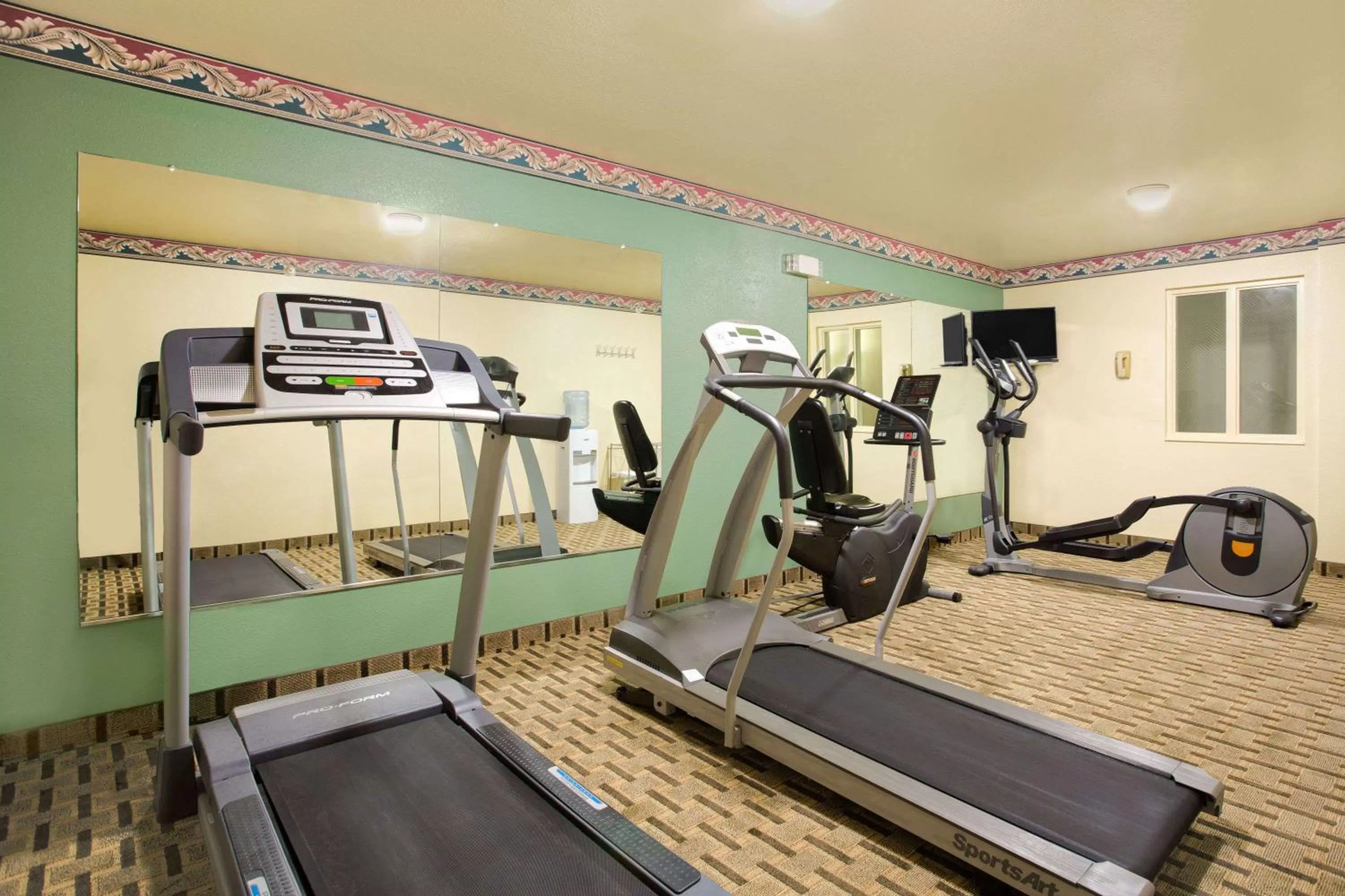 Fitness centre/facilities in Super 8 by Wyndham Lynchburg VA