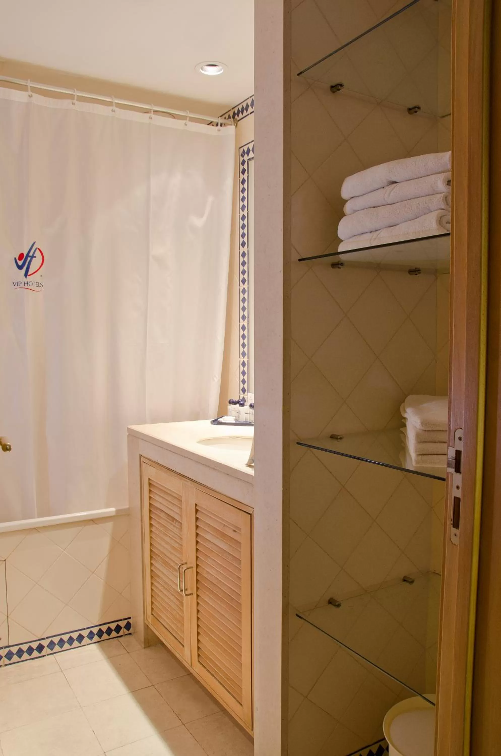 Bathroom in VIP Executive Eden Aparthotel