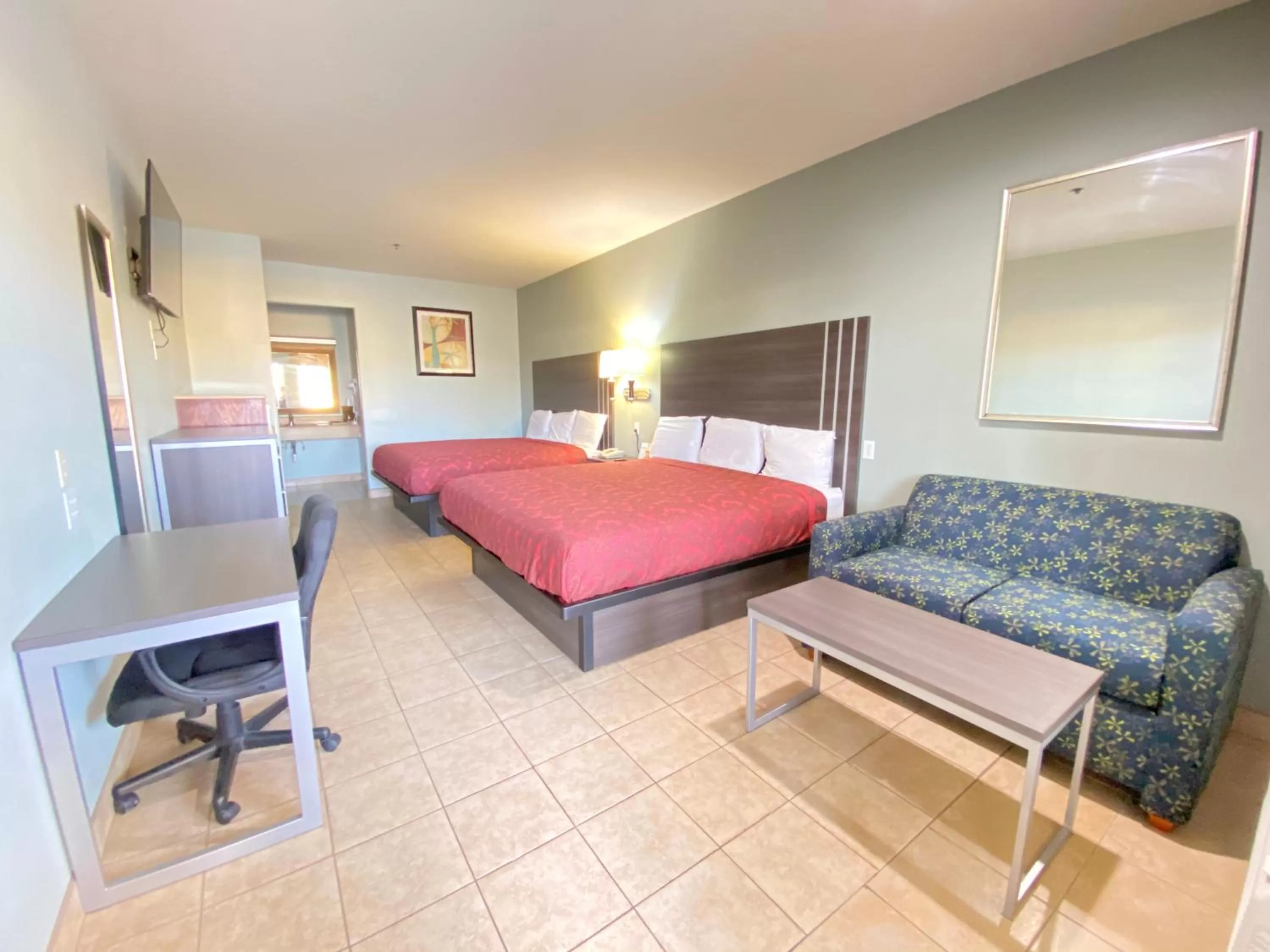 King Room with Two King Beds - Smoking in Weslaco Inn - Weslaco/Mercedes
