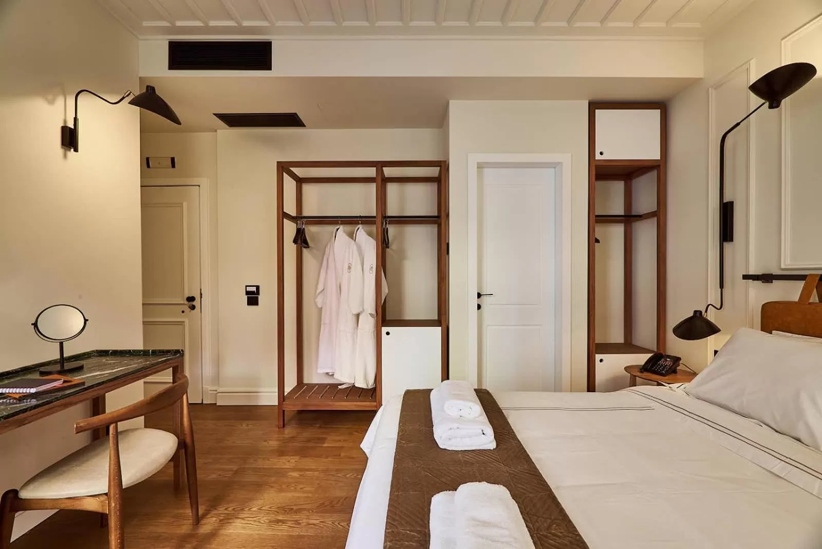 Photo of the whole room, Bed in Regno Di Morea