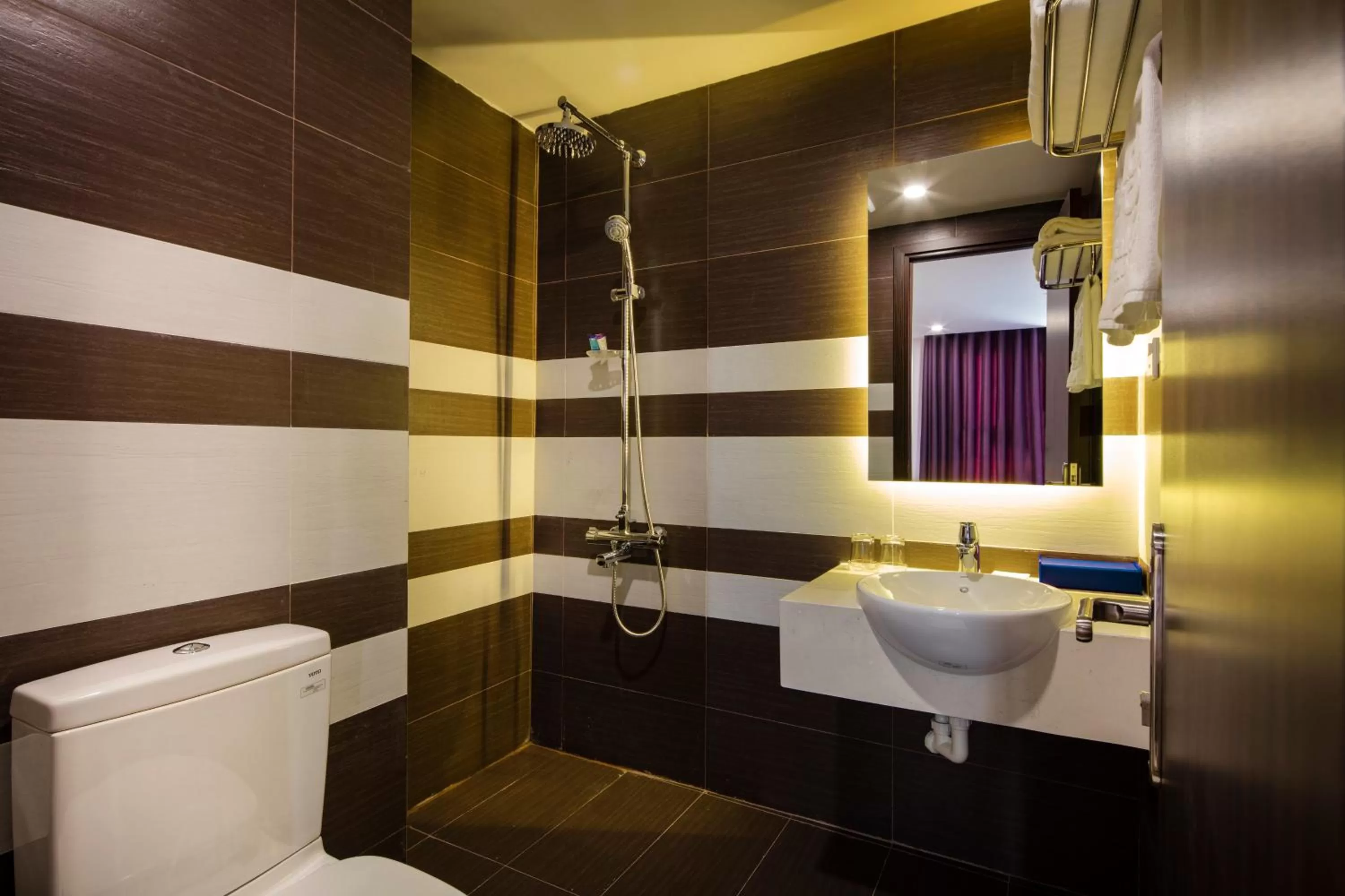 Shower in Morris Hotel Nha Trang
