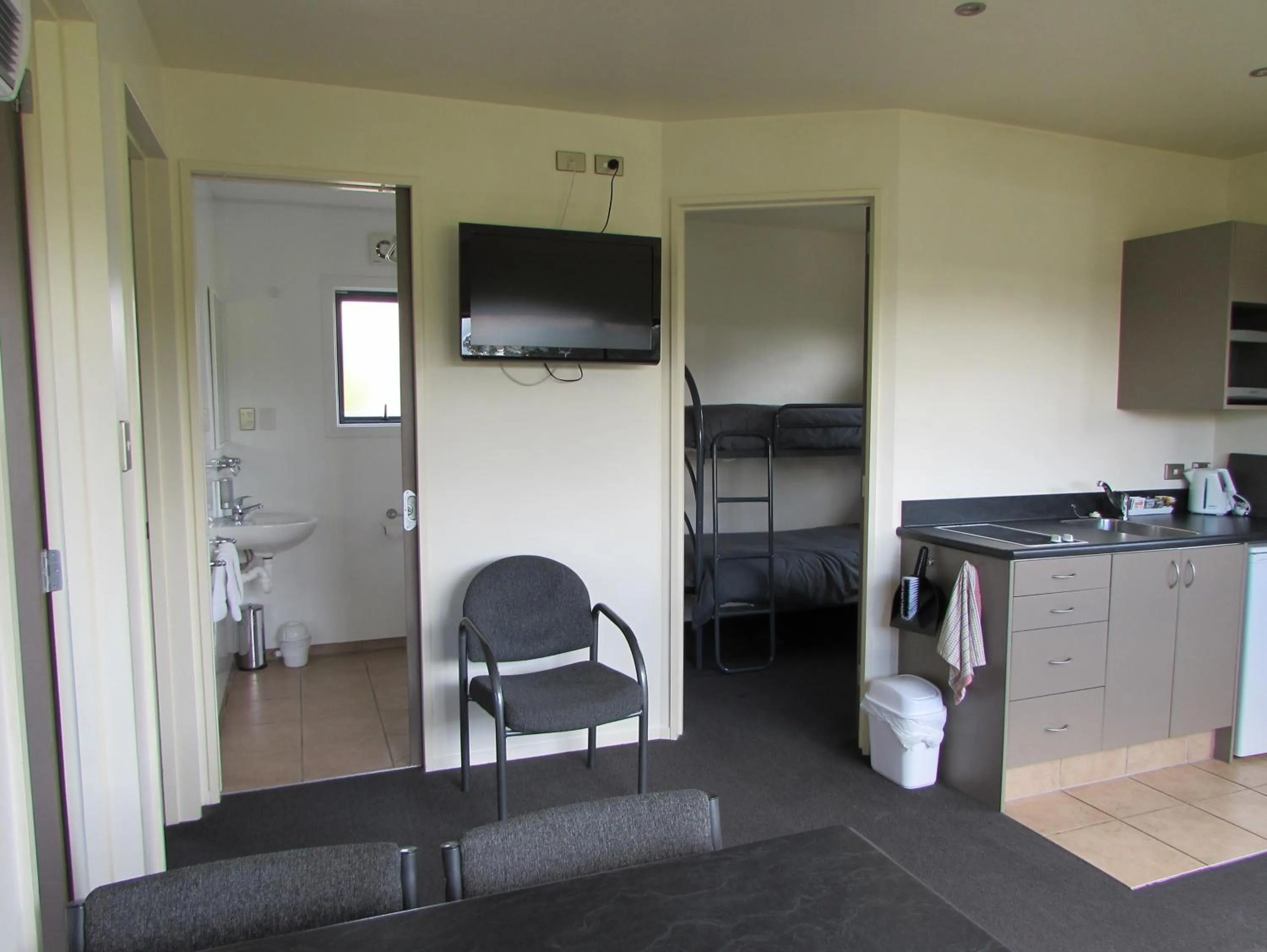 Kitchen or kitchenette in Dunedin Holiday Park
