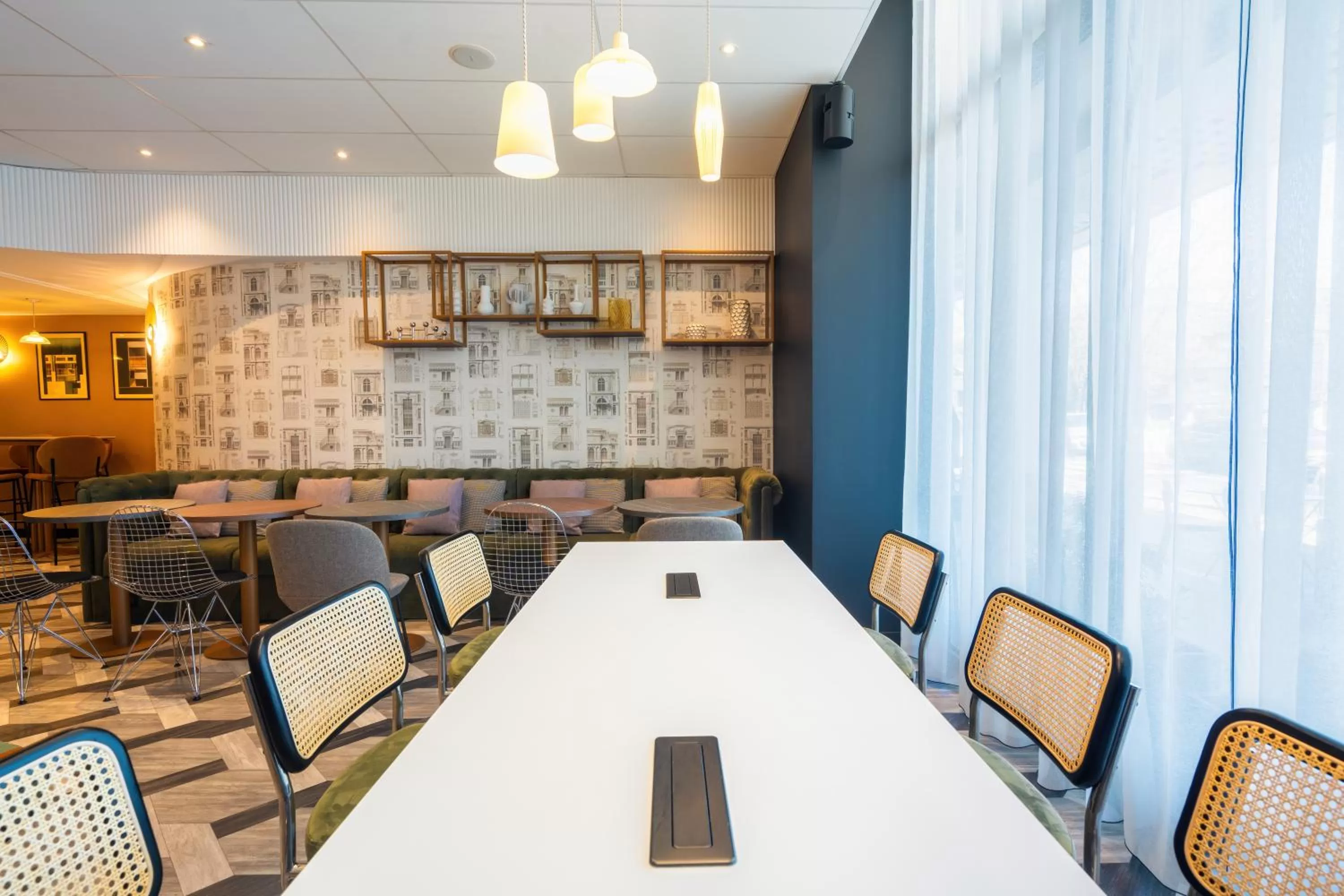 Lounge or bar in Le Splendid Hotel Lac D'Annecy - Handwritten Collection