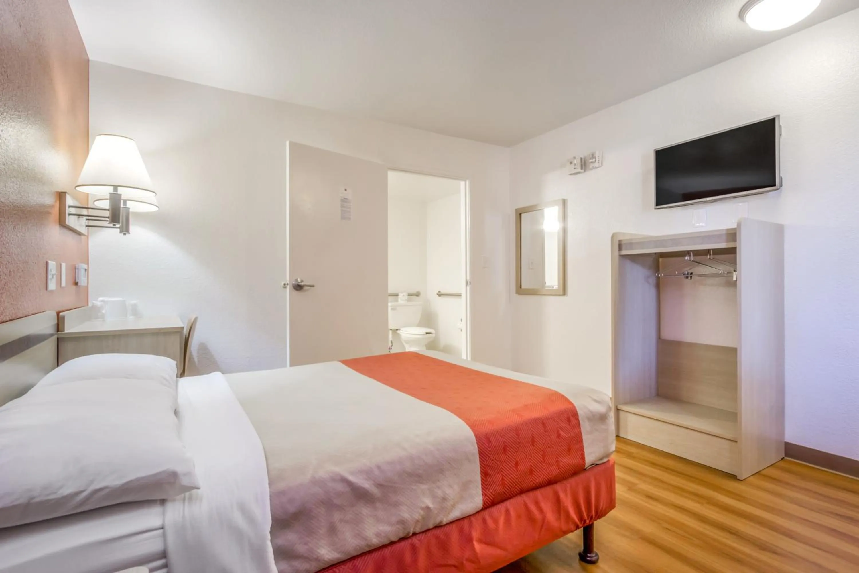 Bedroom, Bed in Motel 6-Phoenix, AZ - West