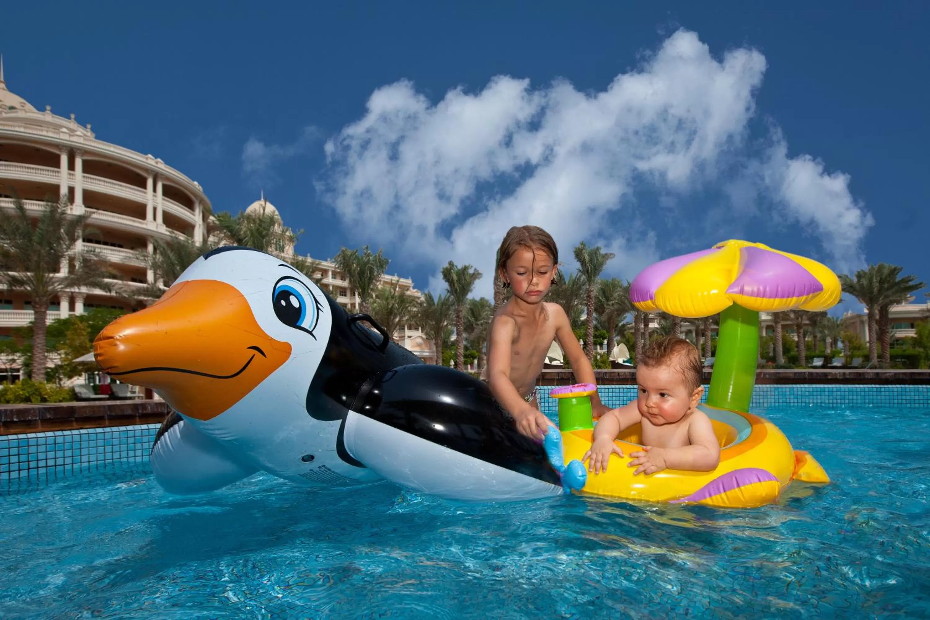 Swimming pool in Kempinski Hotel & Residences Palm Jumeirah