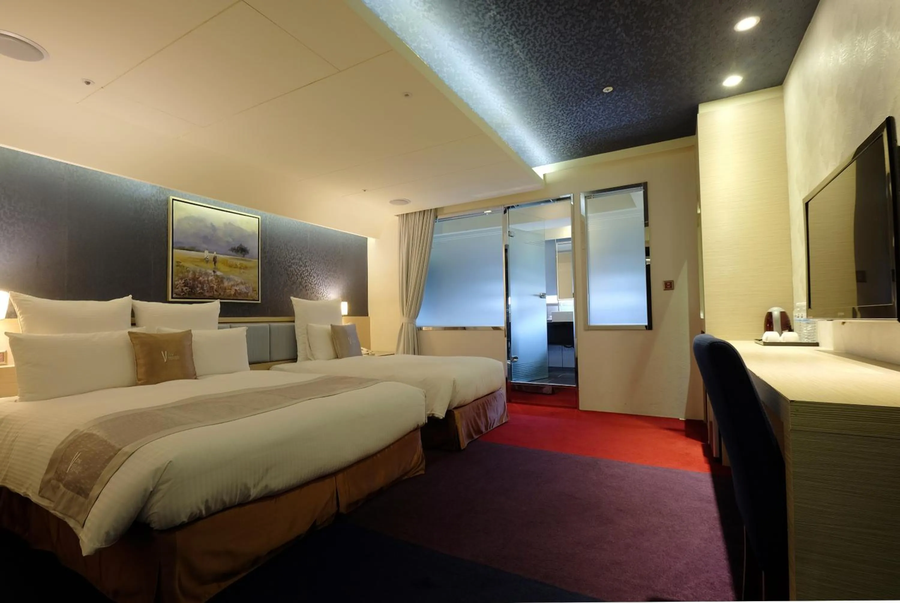 Photo of the whole room, Bed in V-one Vogue Hotel