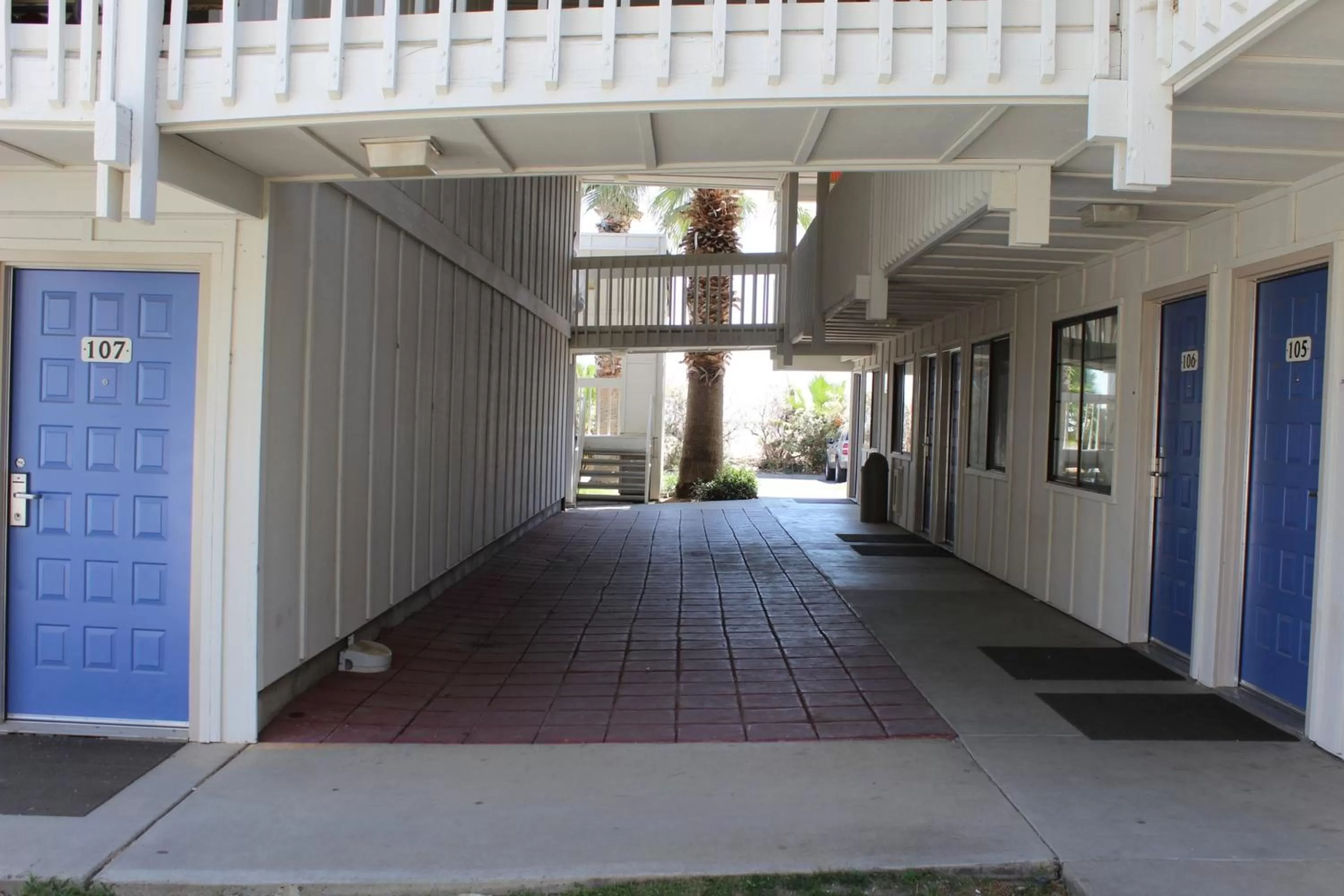 Property building in Motel 6-Coalinga, CA - East