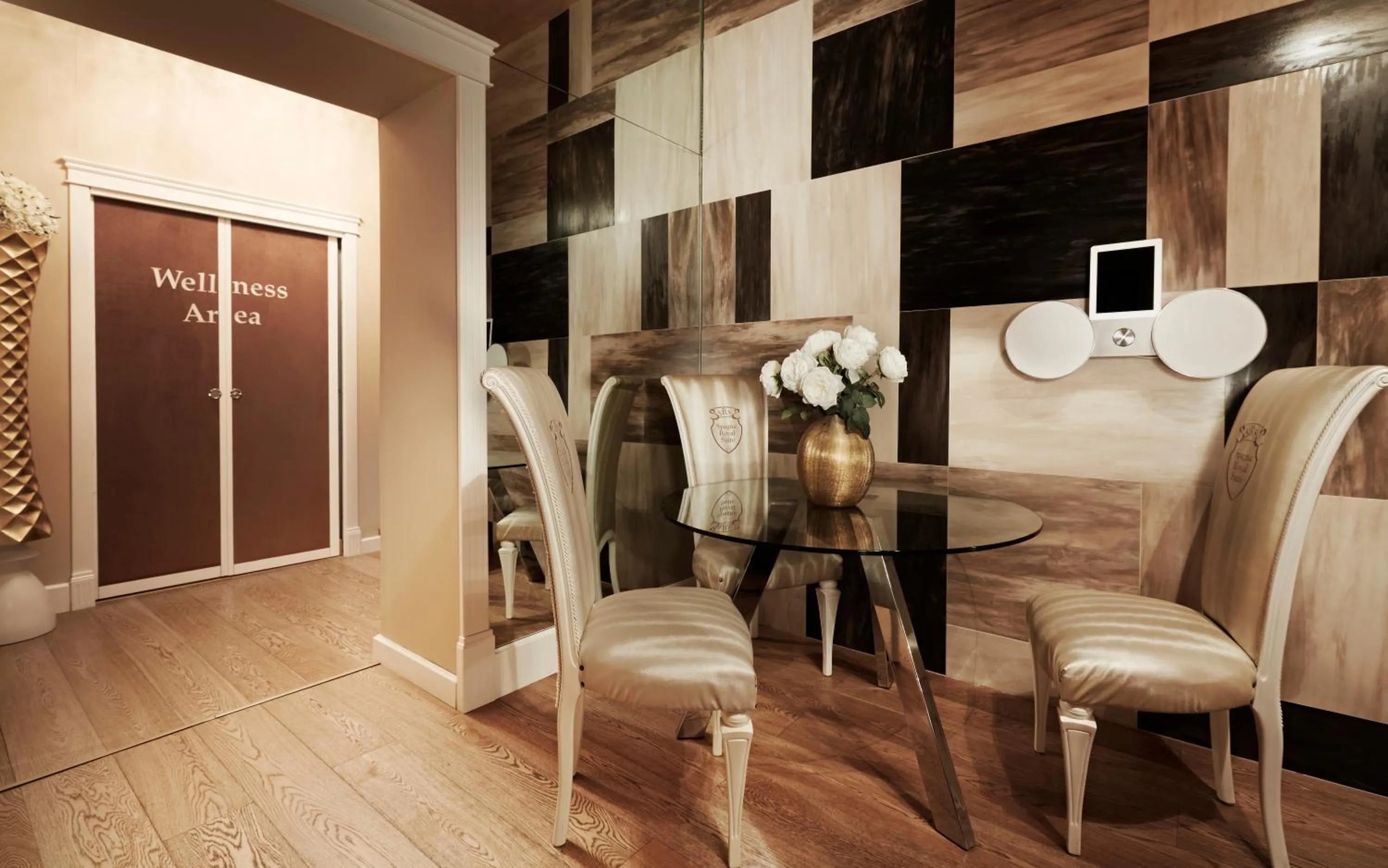 Seating area, Dining Area in Spagna Royal Suite