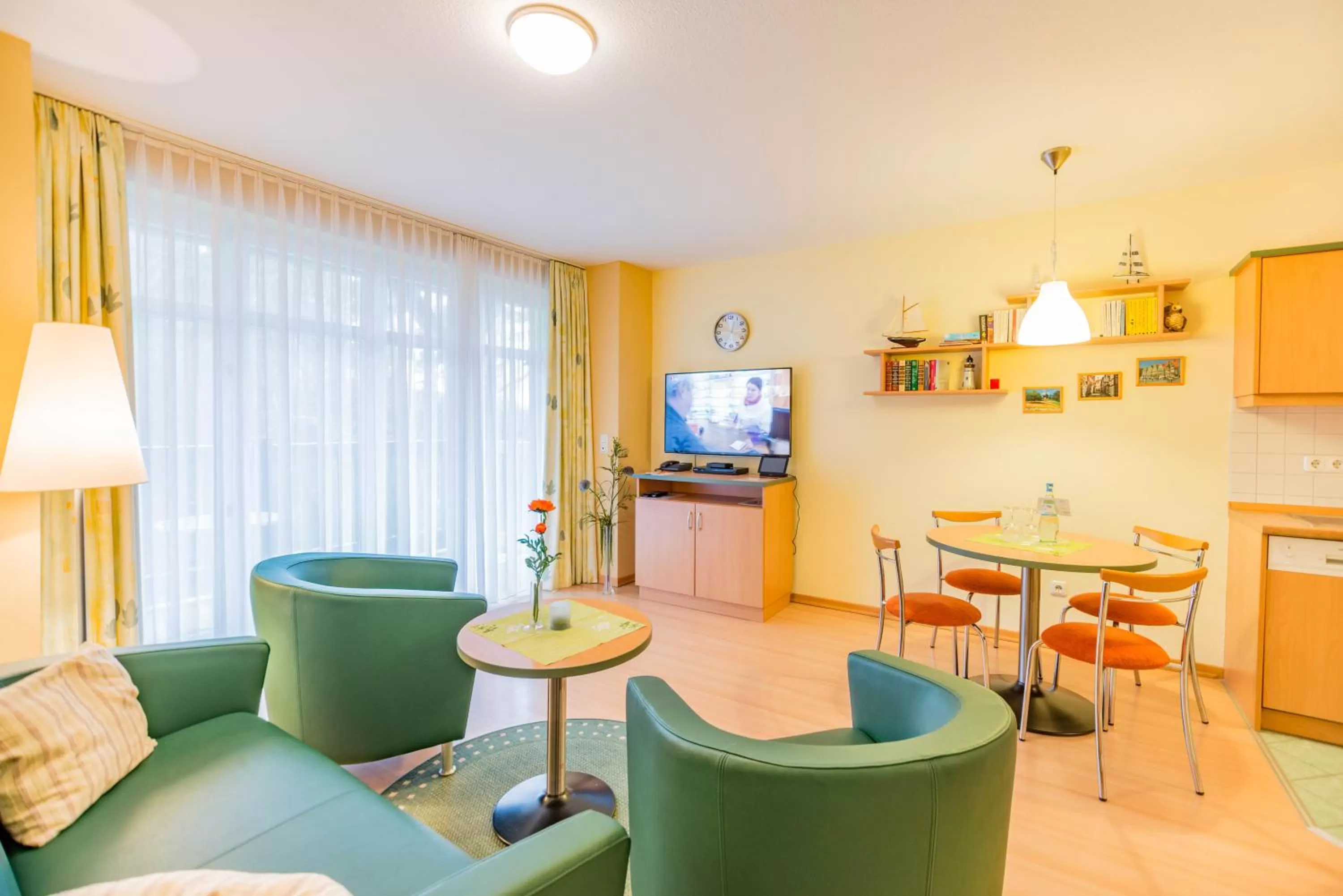 Photo of the whole room, Lounge/Bar in Am Weststrand Apartmenthaus Waldeck