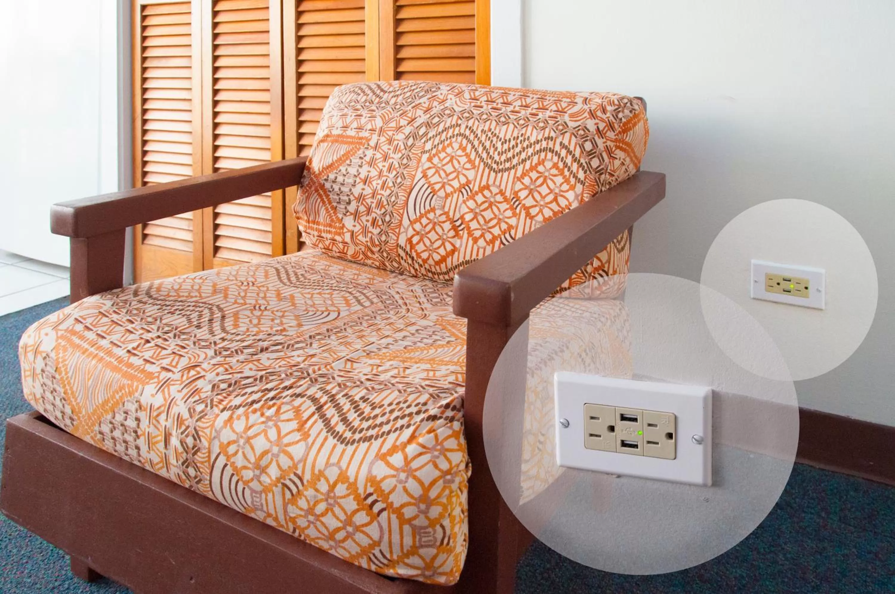 Seating area, Bed in Holiday Surf Hotel (with full kitchen)