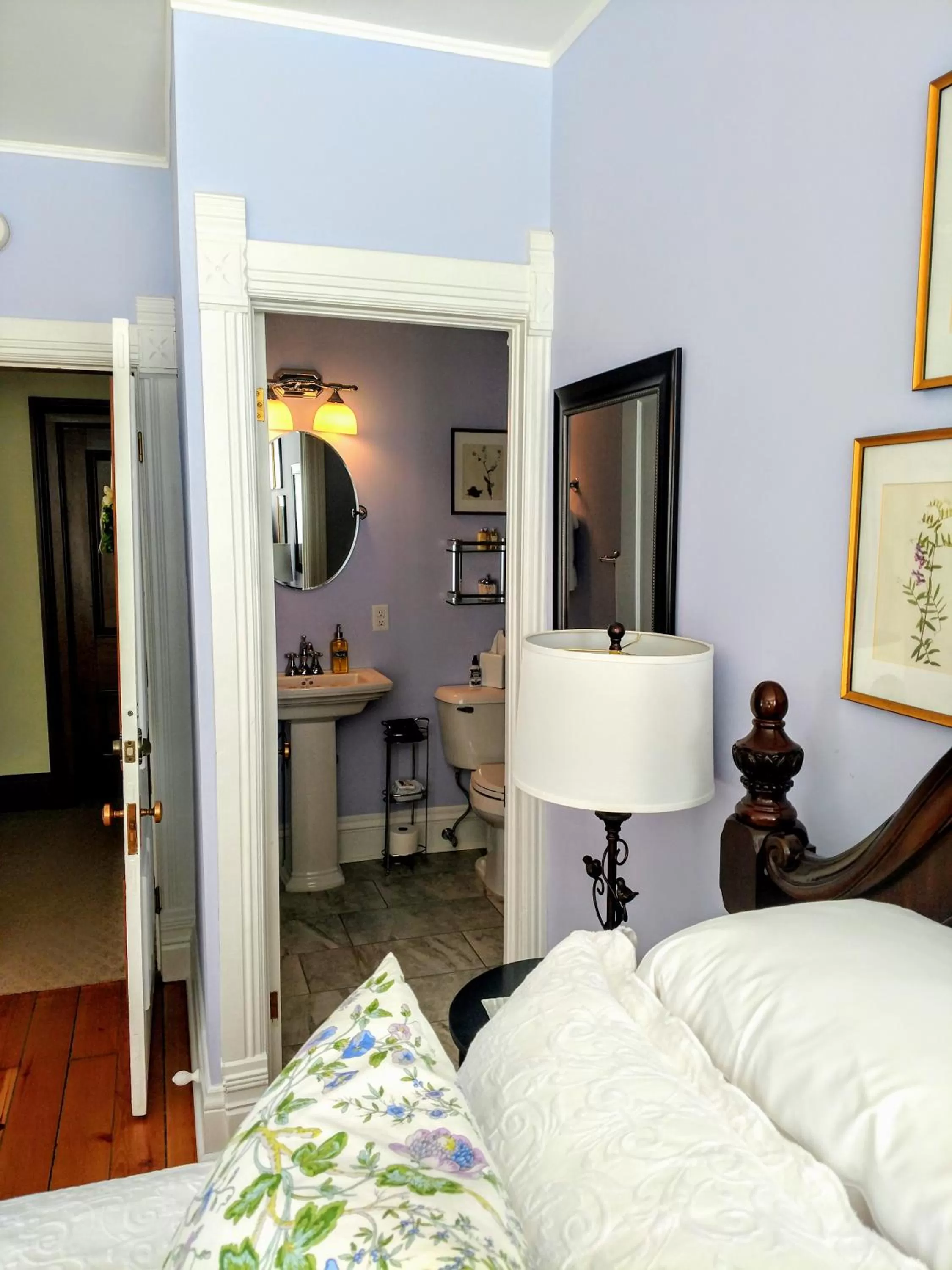 Bathroom, Bed in Lamberson Guest House