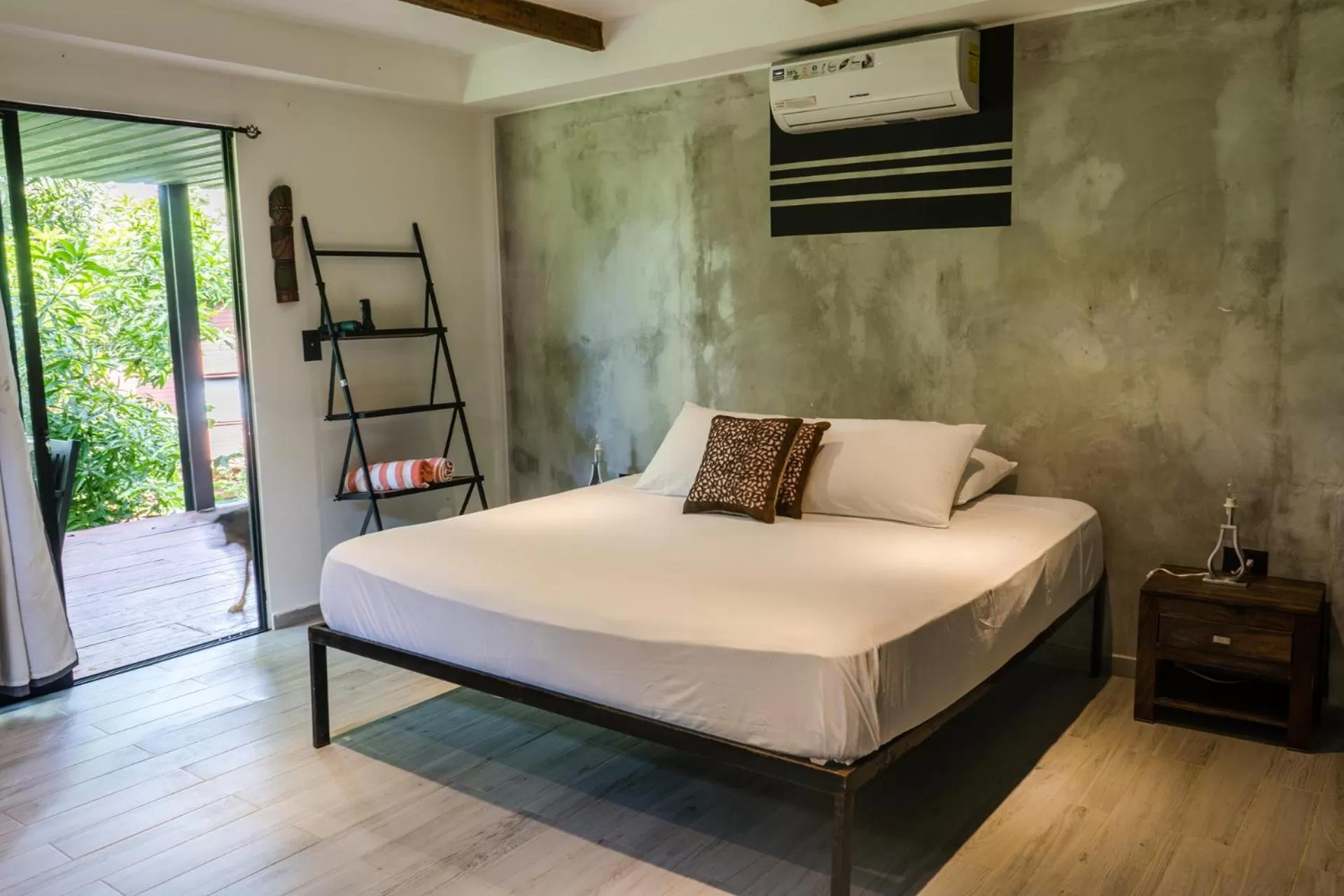 Queen Suite in Saboga Lodge