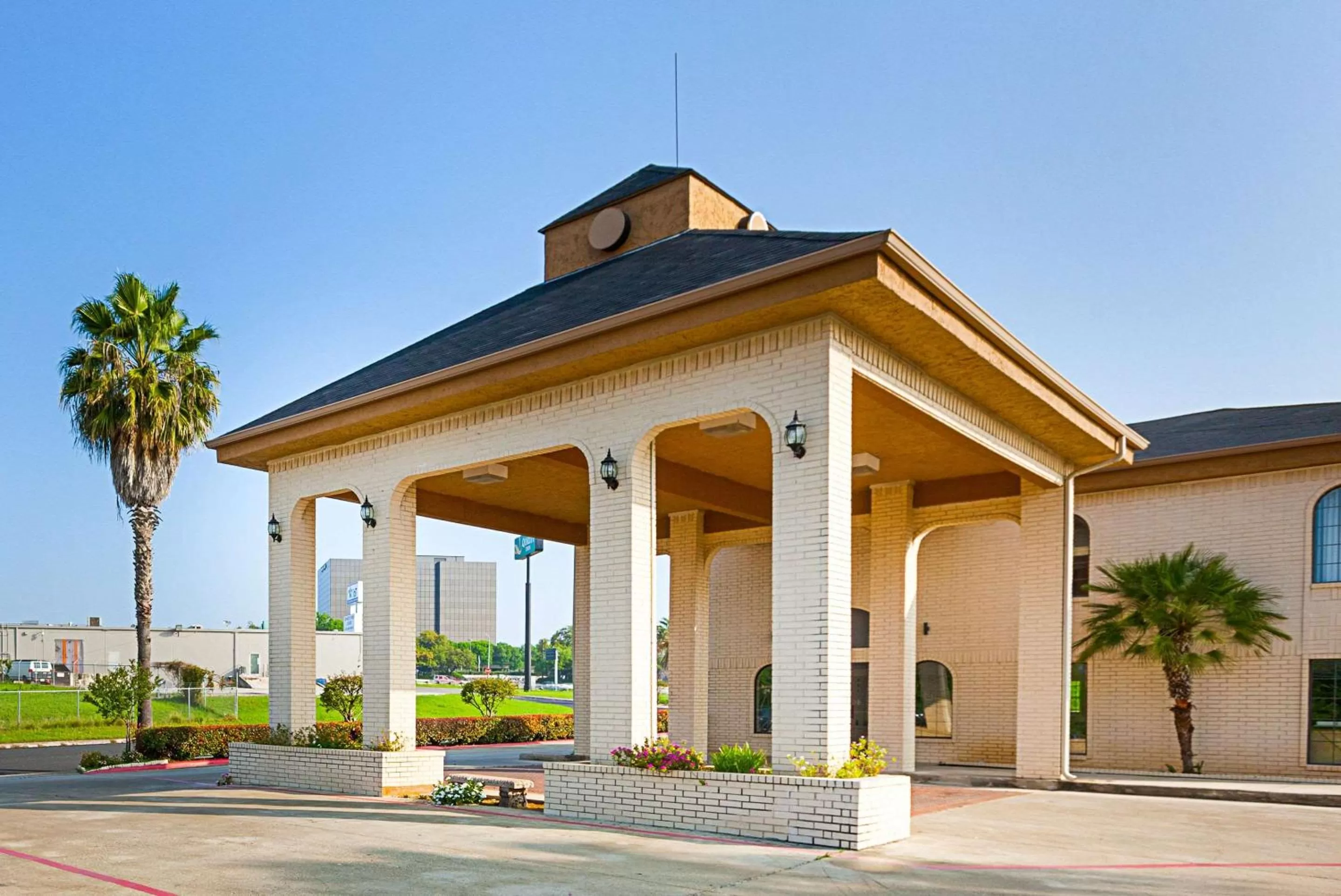 Property building in Quality Inn Medical Center