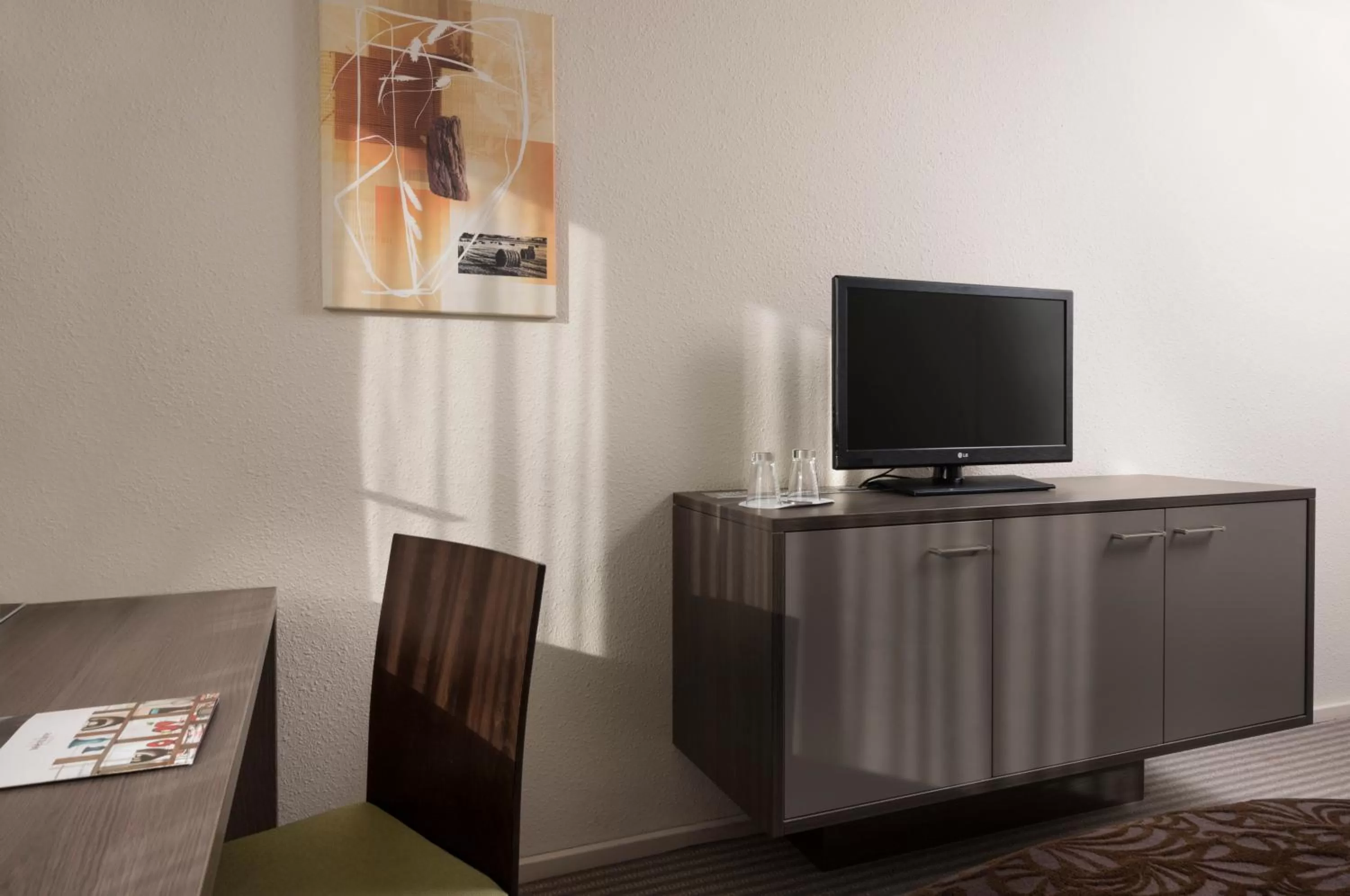 TV and multimedia, TV/Entertainment Center in Mercure Düsseldorf Airport