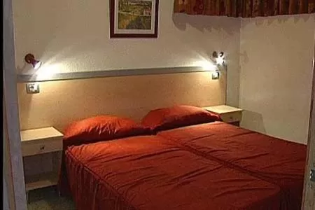 Photo of the whole room in Apartamentos Green Park