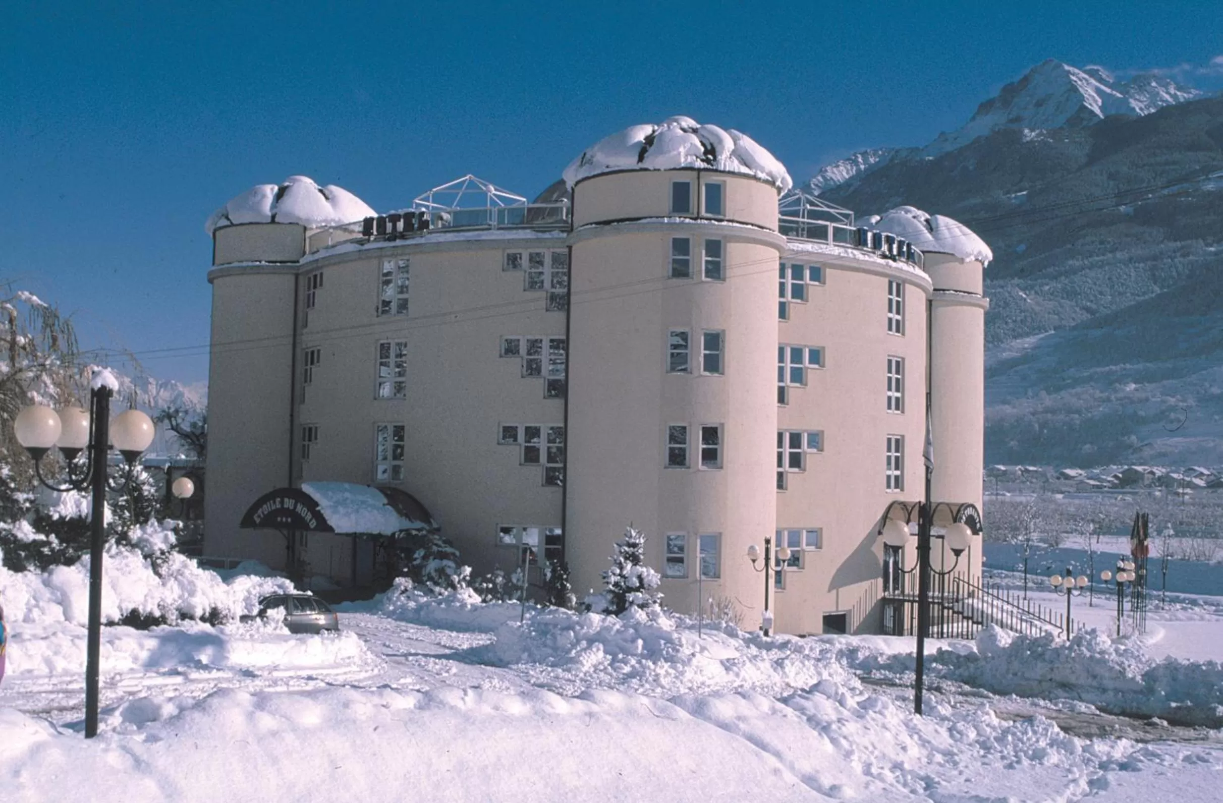 Property building in Etoile Du Nord