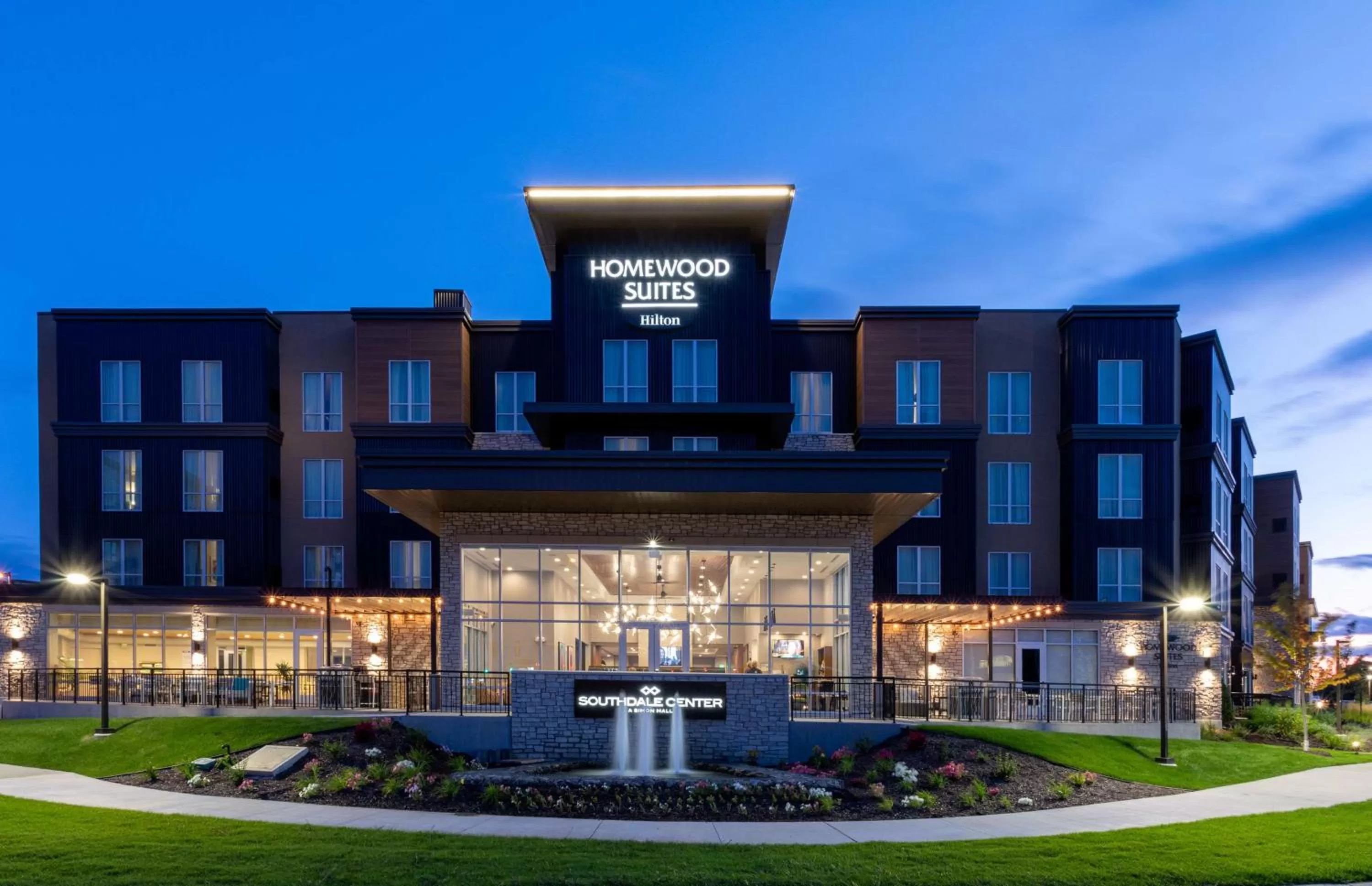 Property building in Homewood Suites By Hilton Edina Minneapolis