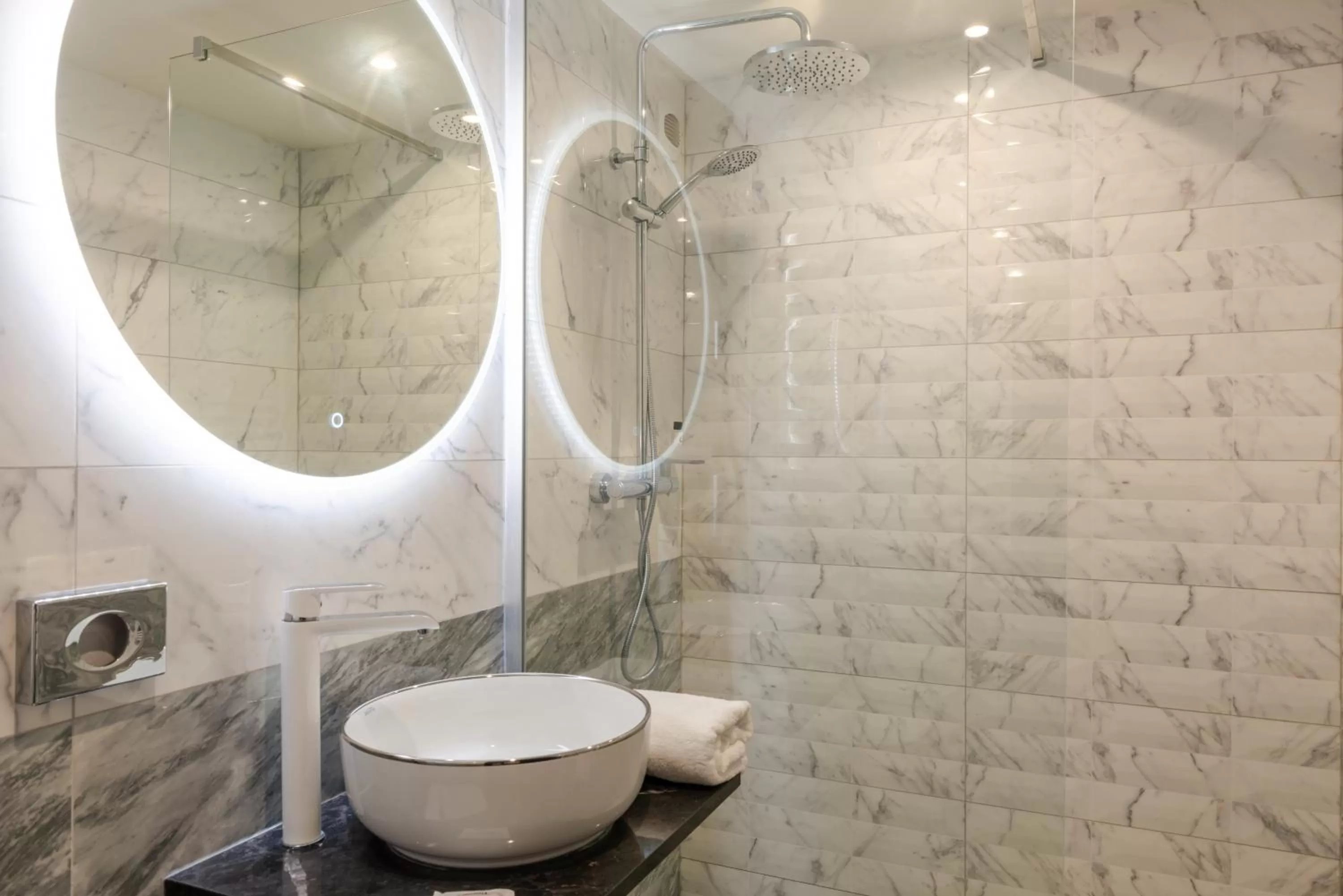 Shower in The Originals City, Hôtel Rennes Sud