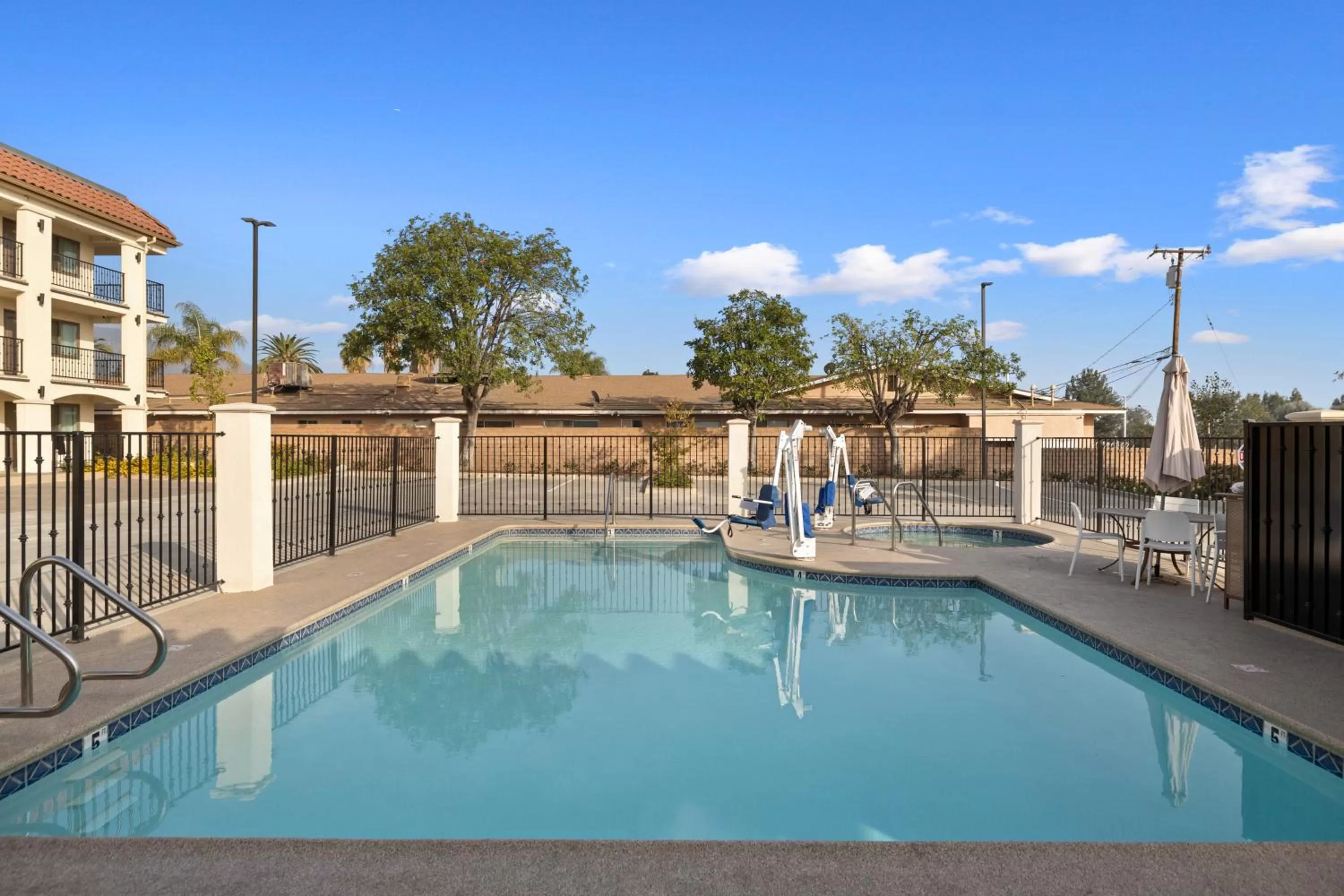 Swimming pool in Hotel Huntington