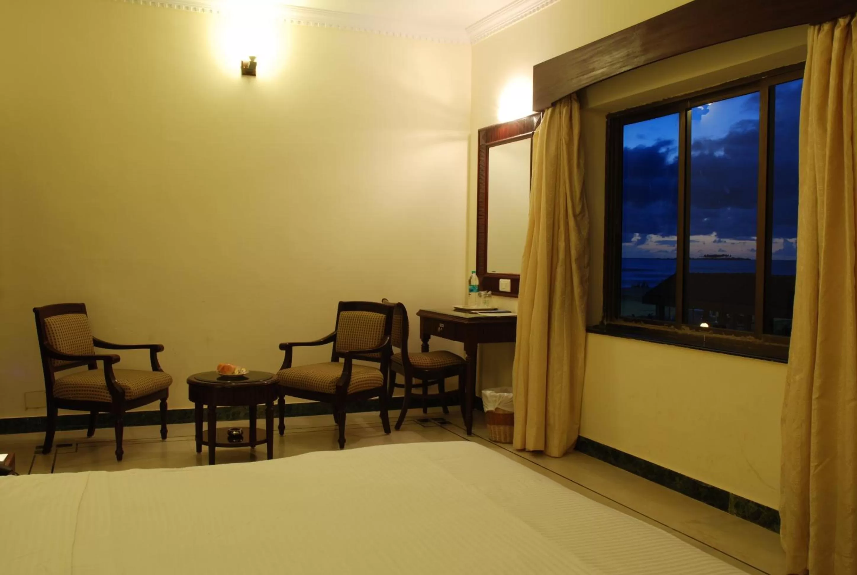 Bedroom, Bed in Paradise Isle Beach Resort