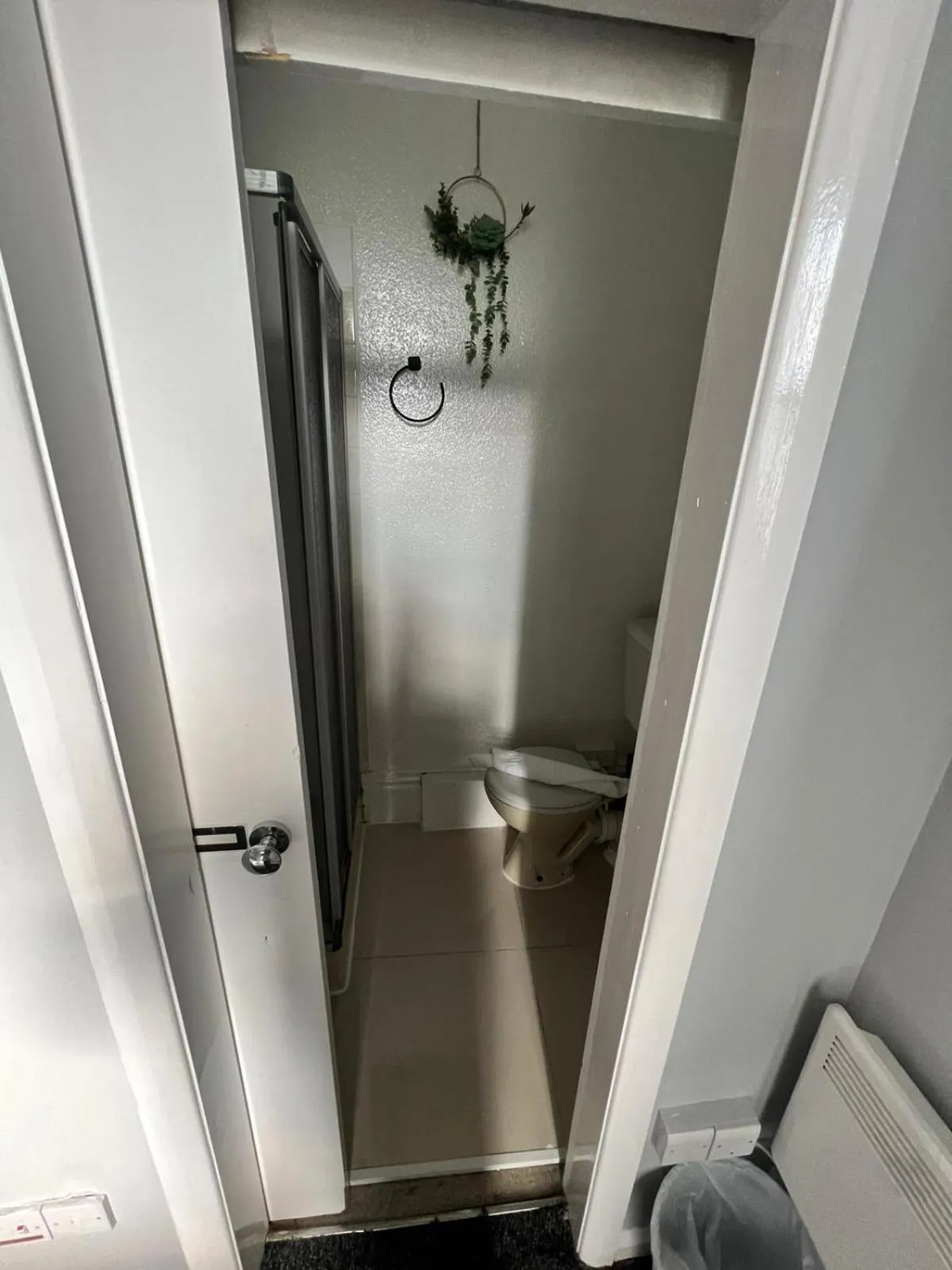 Bathroom in OYO Marine Parade Hotel, Eastbourne Pier