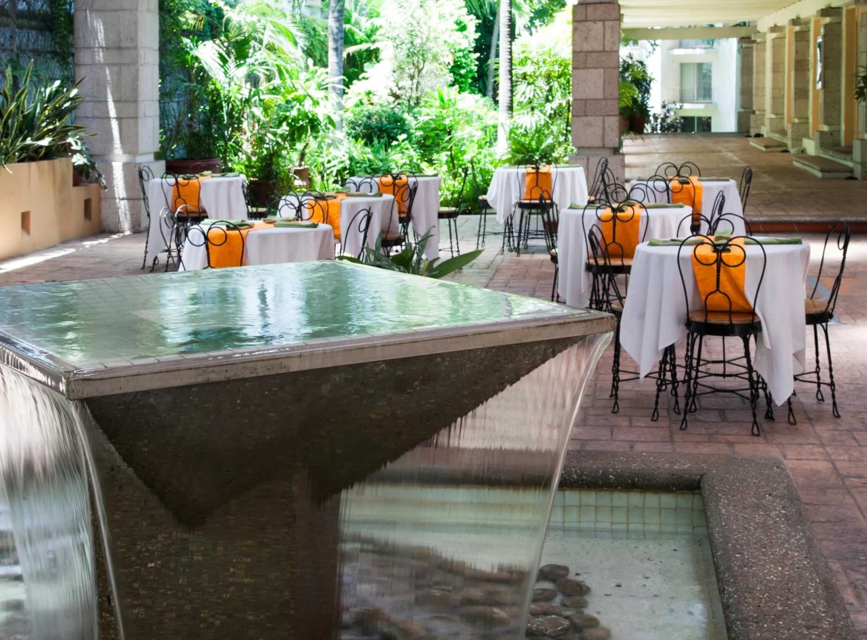 Restaurant/places to eat in Hotel Viva Villahermosa