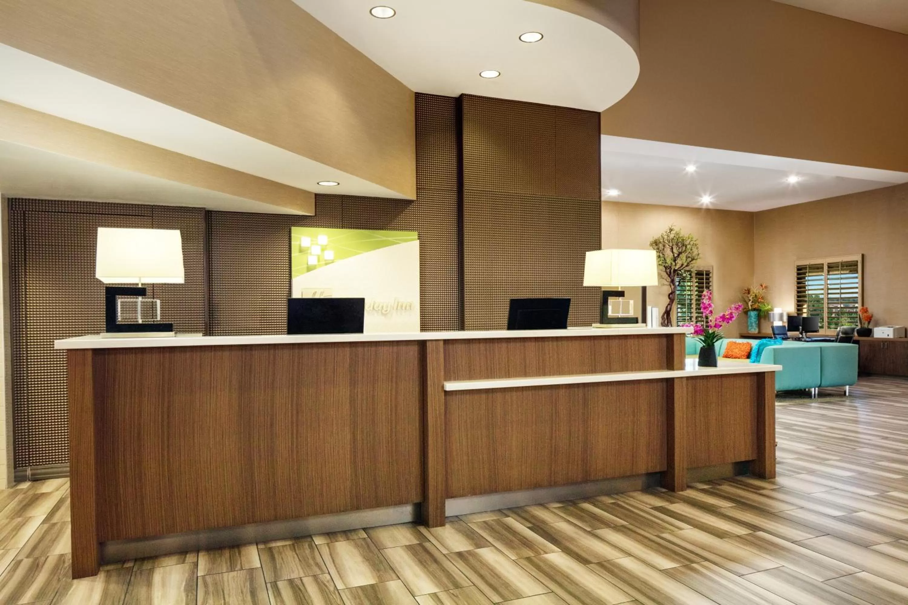 Lobby or reception in Holiday Inn Phoenix/Chandler by IHG